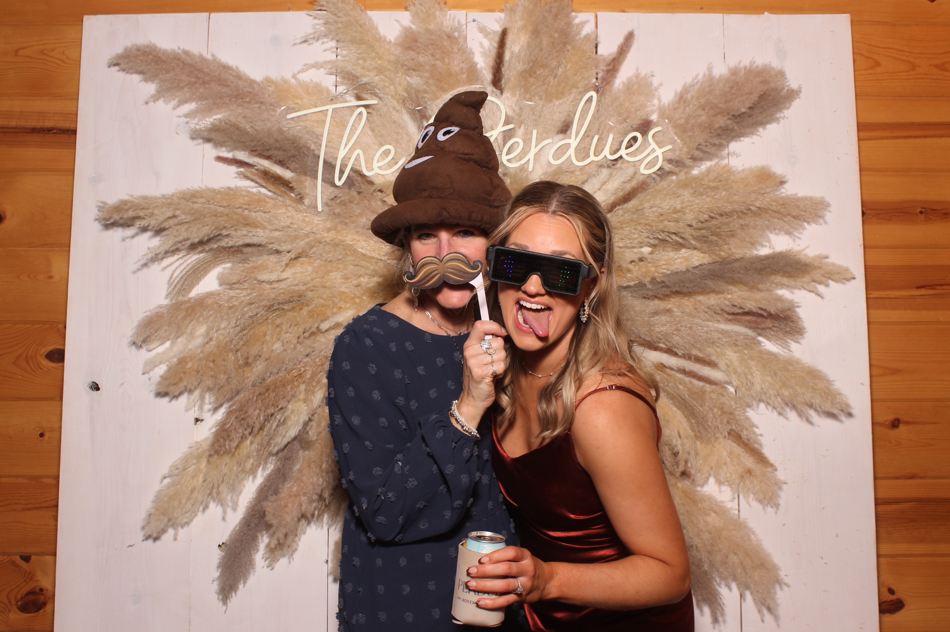 Hunter & Allie  | View more photos from the event at gallery.photoboothcincy.com/u/PhotoBoothCincy/Hunter-Allie