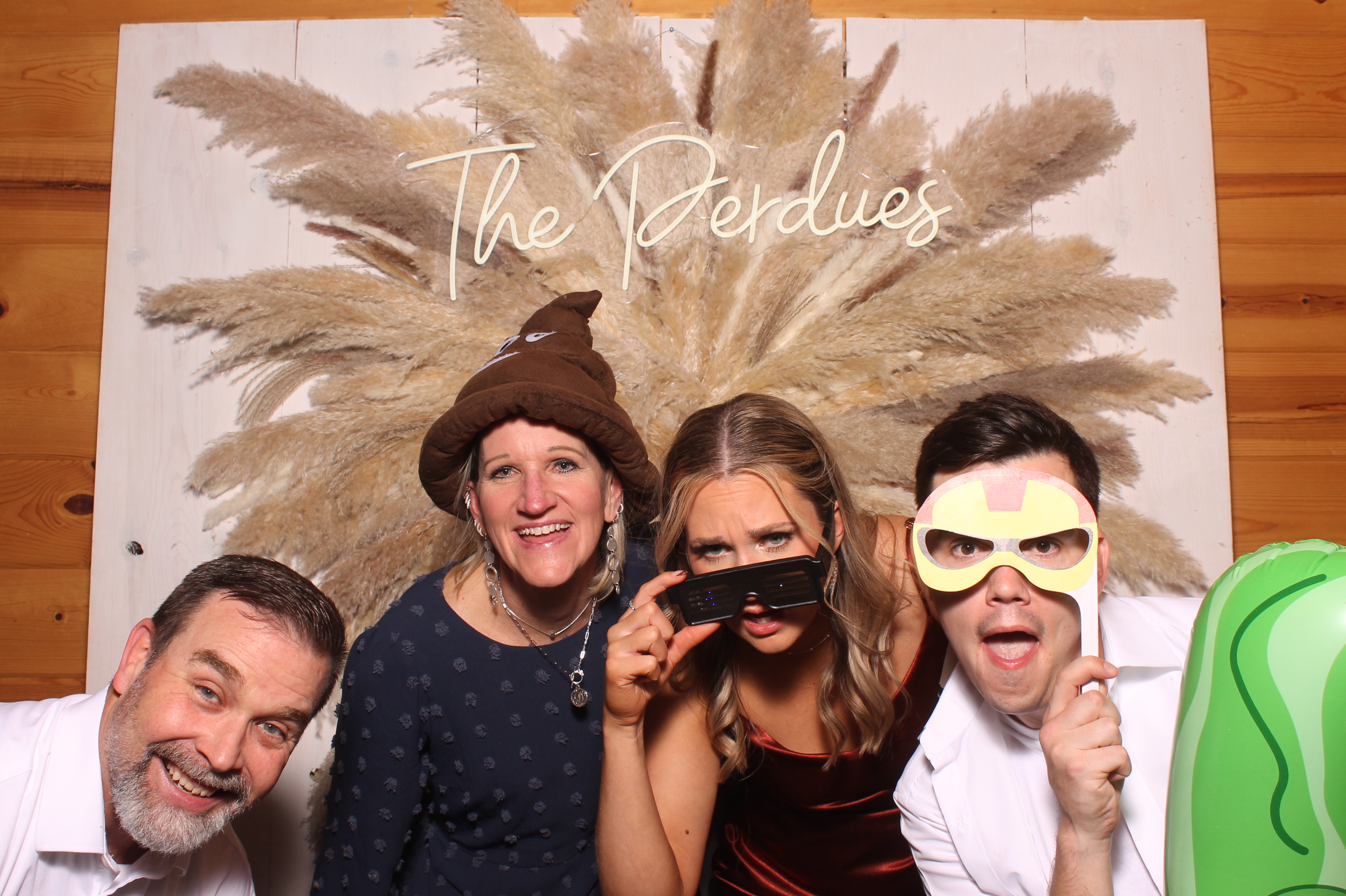 Hunter & Allie  | View more photos from the event at gallery.photoboothcincy.com/u/PhotoBoothCincy/Hunter-Allie