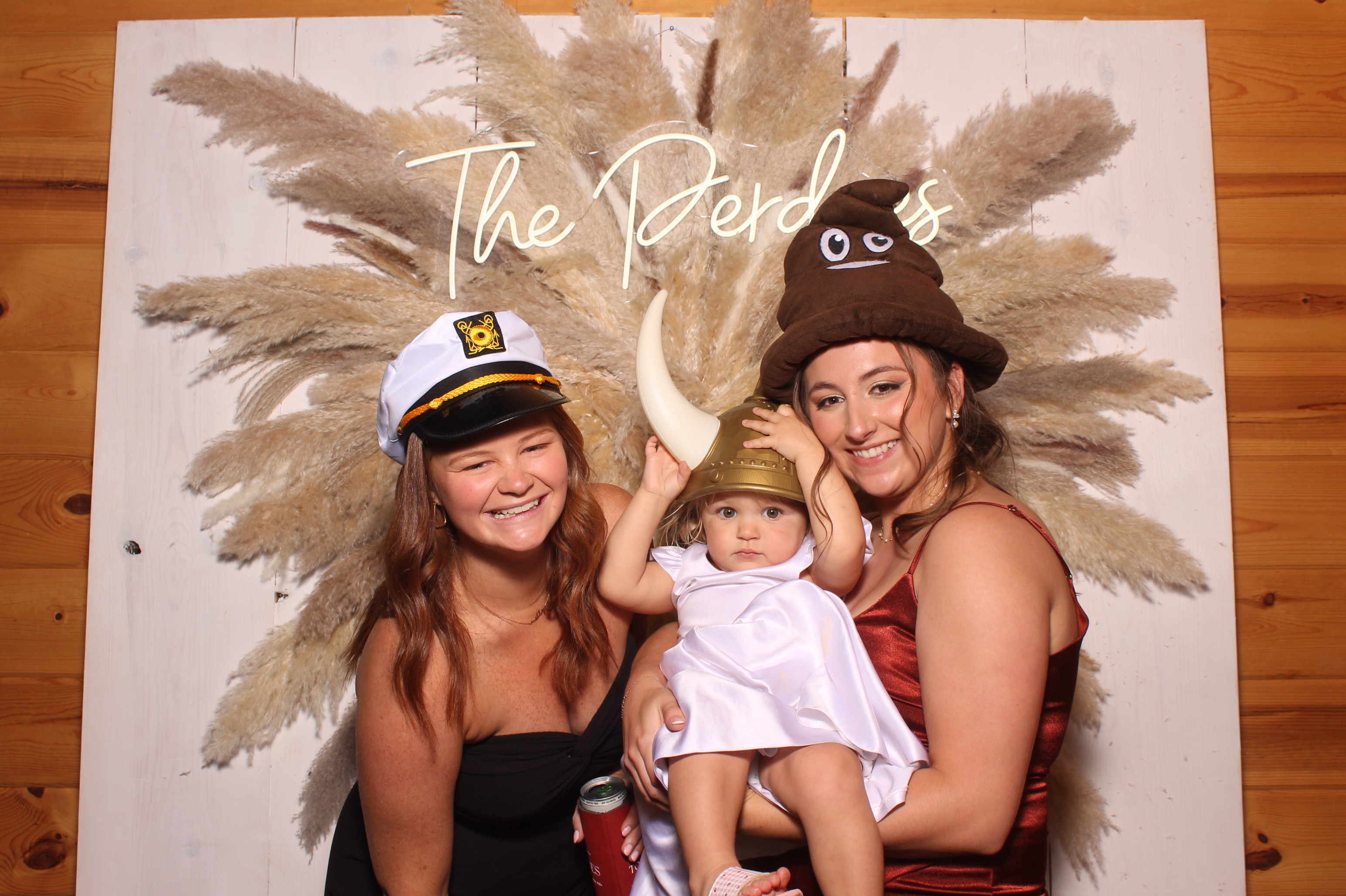 Hunter & Allie  | View more photos from the event at gallery.photoboothcincy.com/u/PhotoBoothCincy/Hunter-Allie