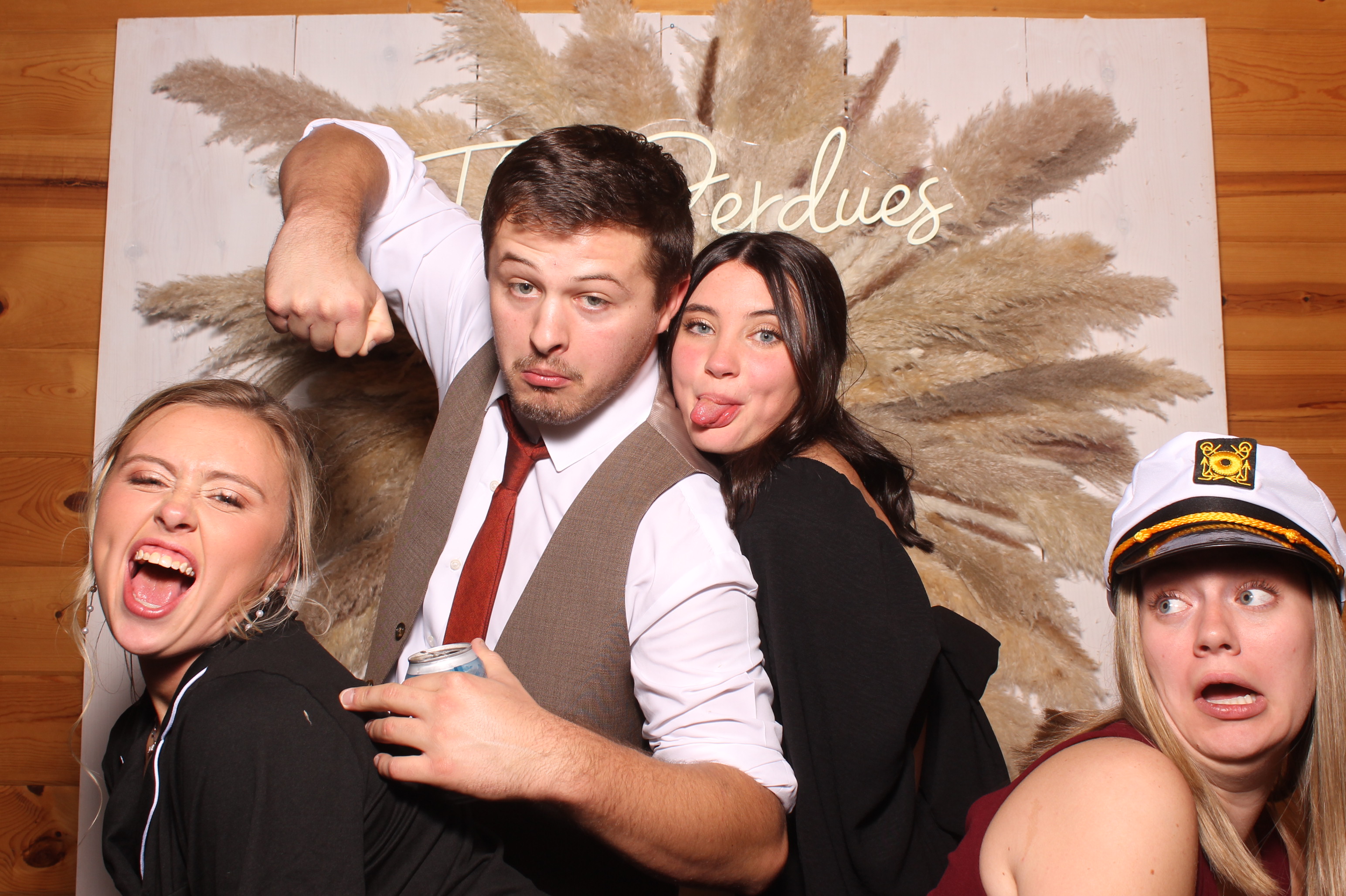 Hunter & Allie  | View more photos from the event at gallery.photoboothcincy.com/u/PhotoBoothCincy/Hunter-Allie
