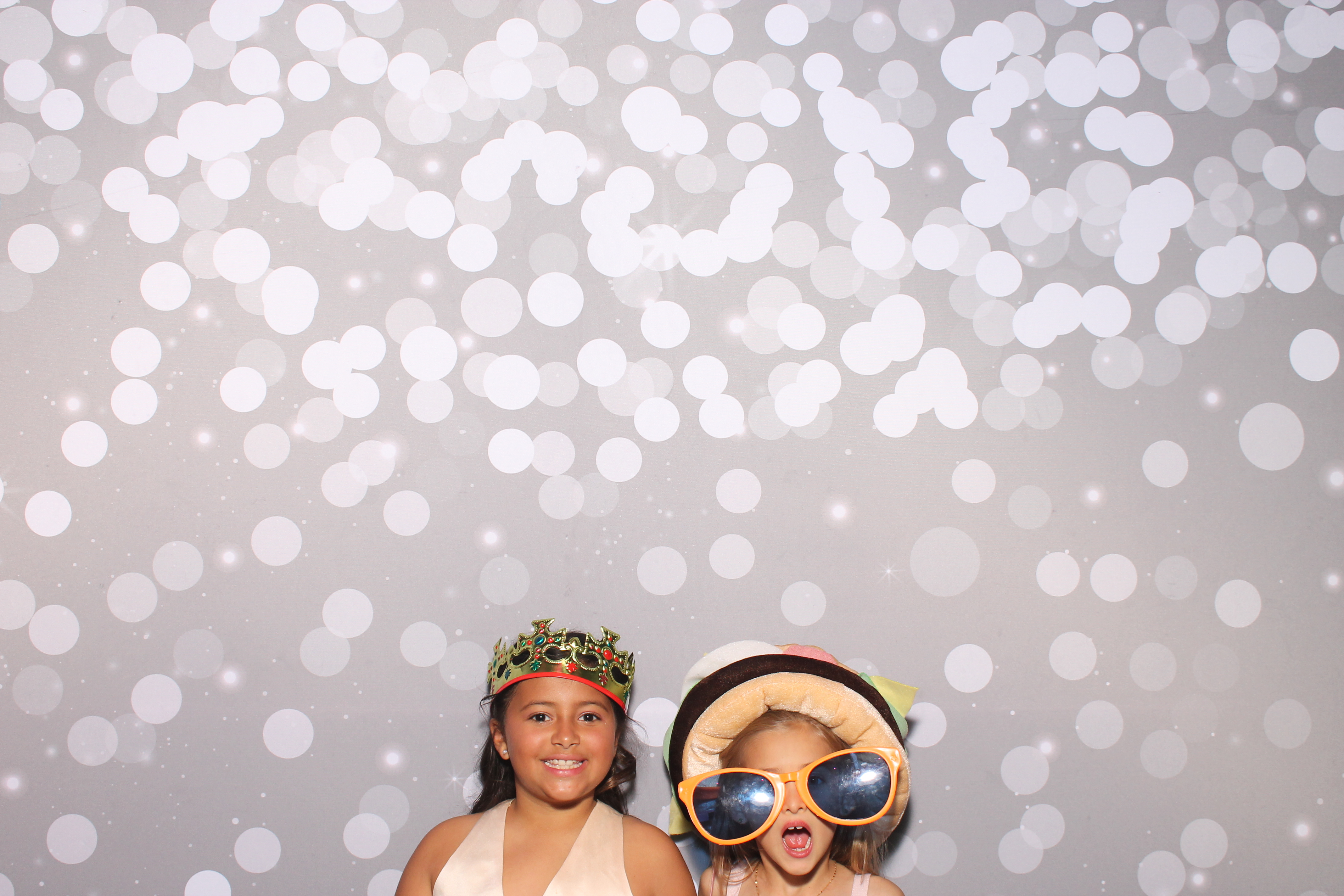 Isabela Martina's Quinceañera | View more photos from the event at gallery.photoboothcincy.com/u/PhotoBoothCincy/Isabela-Martinas-Quinceañera