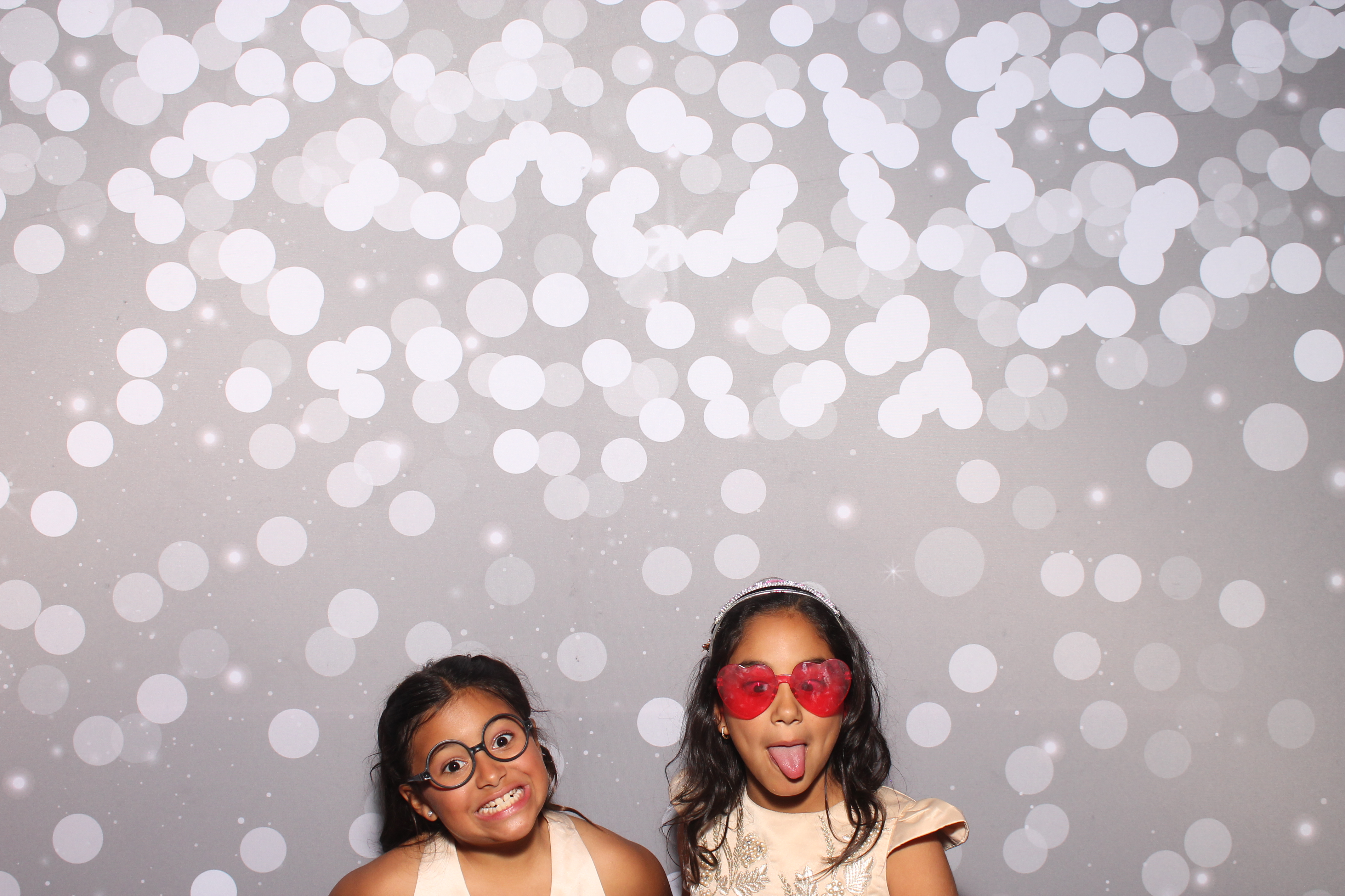 Isabela Martina's Quinceañera | View more photos from the event at gallery.photoboothcincy.com/u/PhotoBoothCincy/Isabela-Martinas-Quinceañera