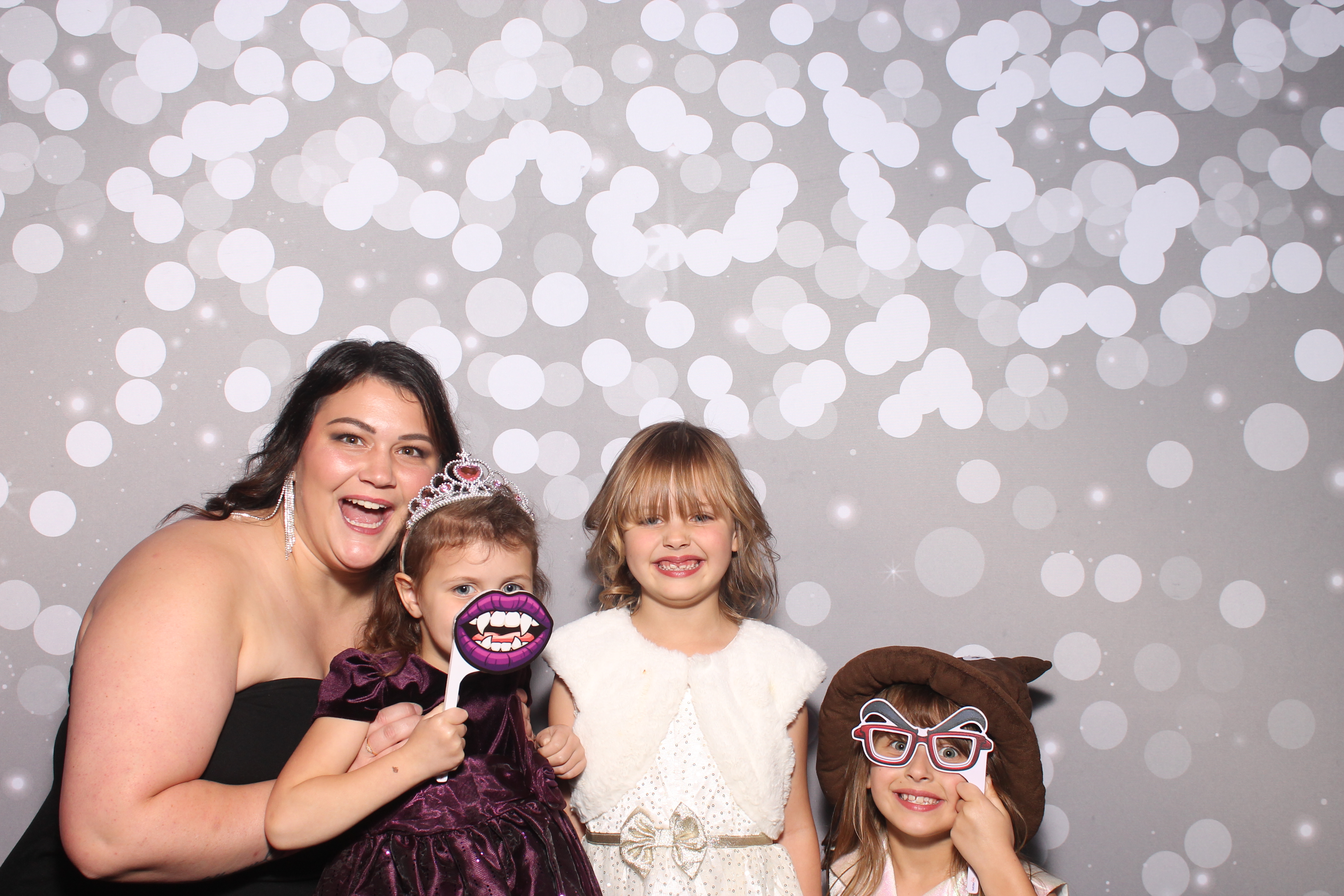 Isabela Martina's Quinceañera | View more photos from the event at gallery.photoboothcincy.com/u/PhotoBoothCincy/Isabela-Martinas-Quinceañera