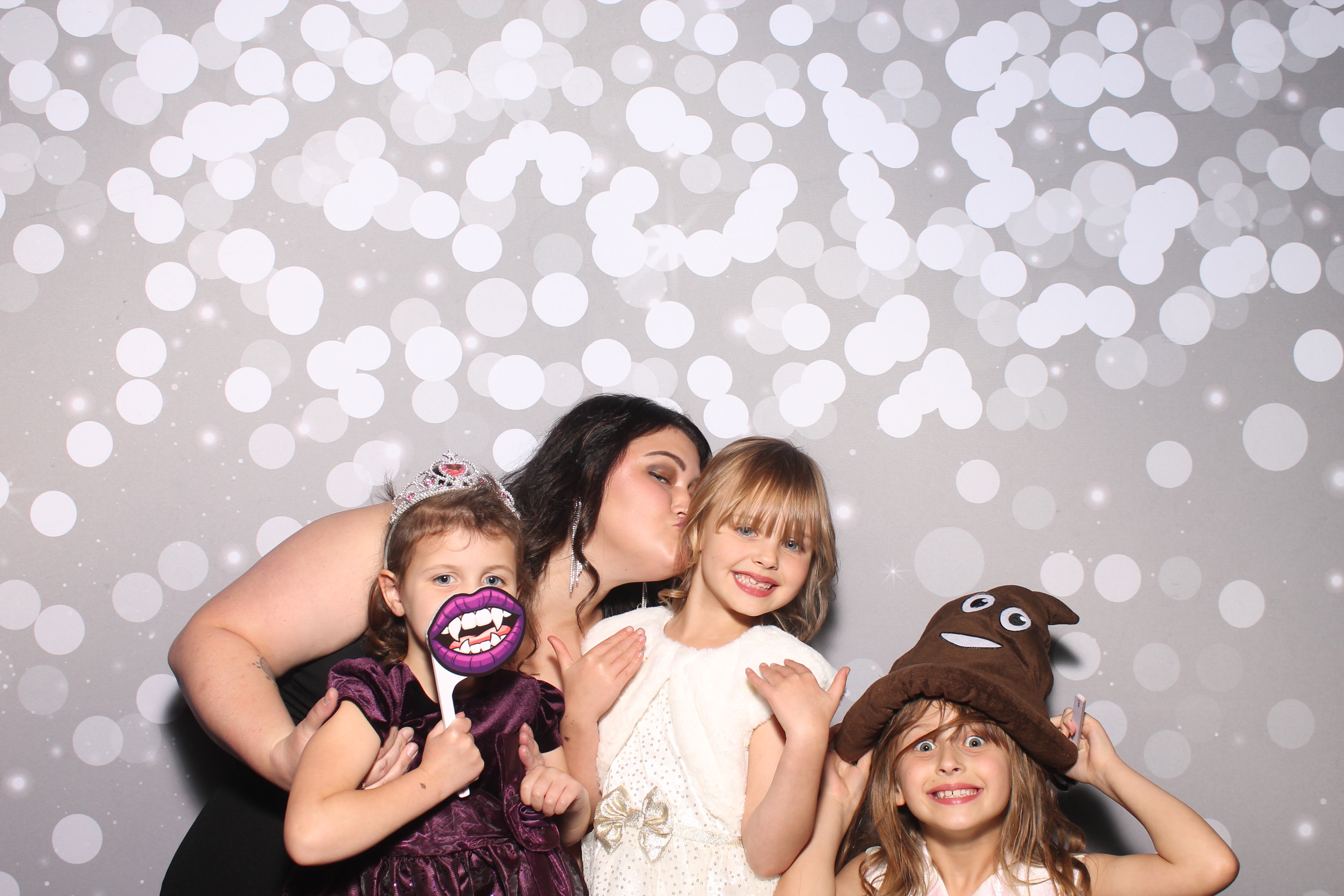 Isabela Martina's Quinceañera | View more photos from the event at gallery.photoboothcincy.com/u/PhotoBoothCincy/Isabela-Martinas-Quinceañera