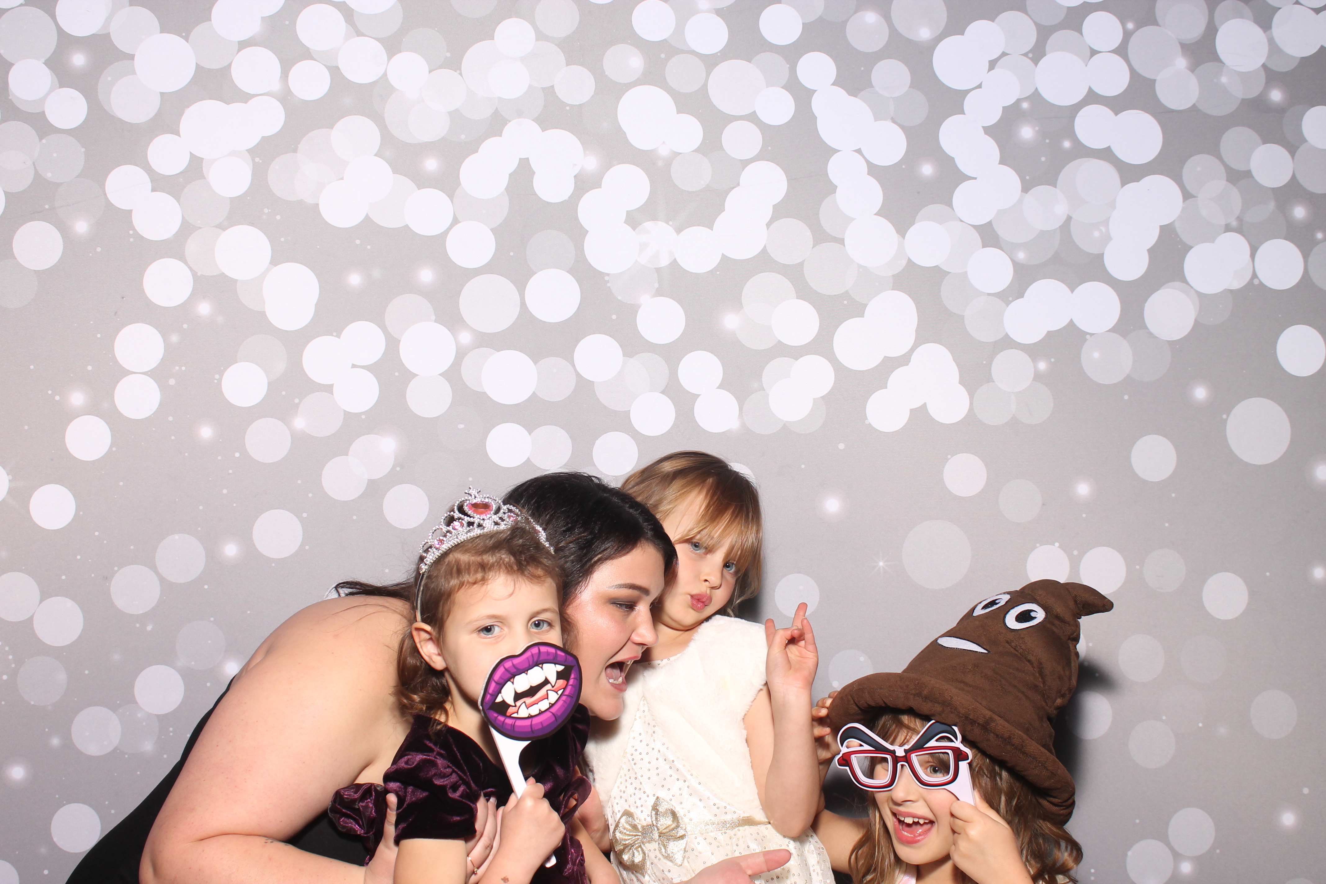 Isabela Martina's Quinceañera | View more photos from the event at gallery.photoboothcincy.com/u/PhotoBoothCincy/Isabela-Martinas-Quinceañera