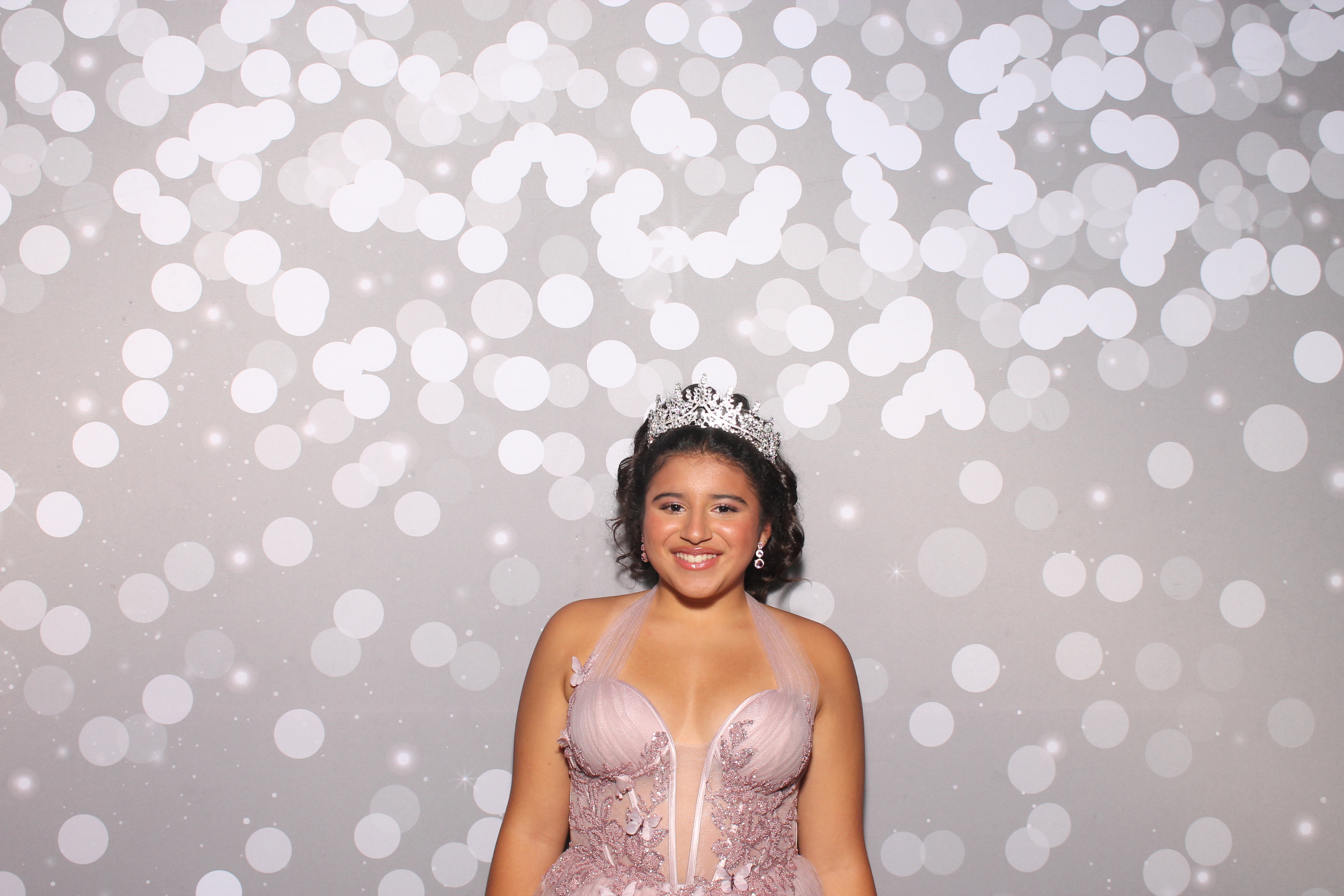 Isabela Martina's Quinceañera | View more photos from the event at gallery.photoboothcincy.com/u/PhotoBoothCincy/Isabela-Martinas-Quinceañera