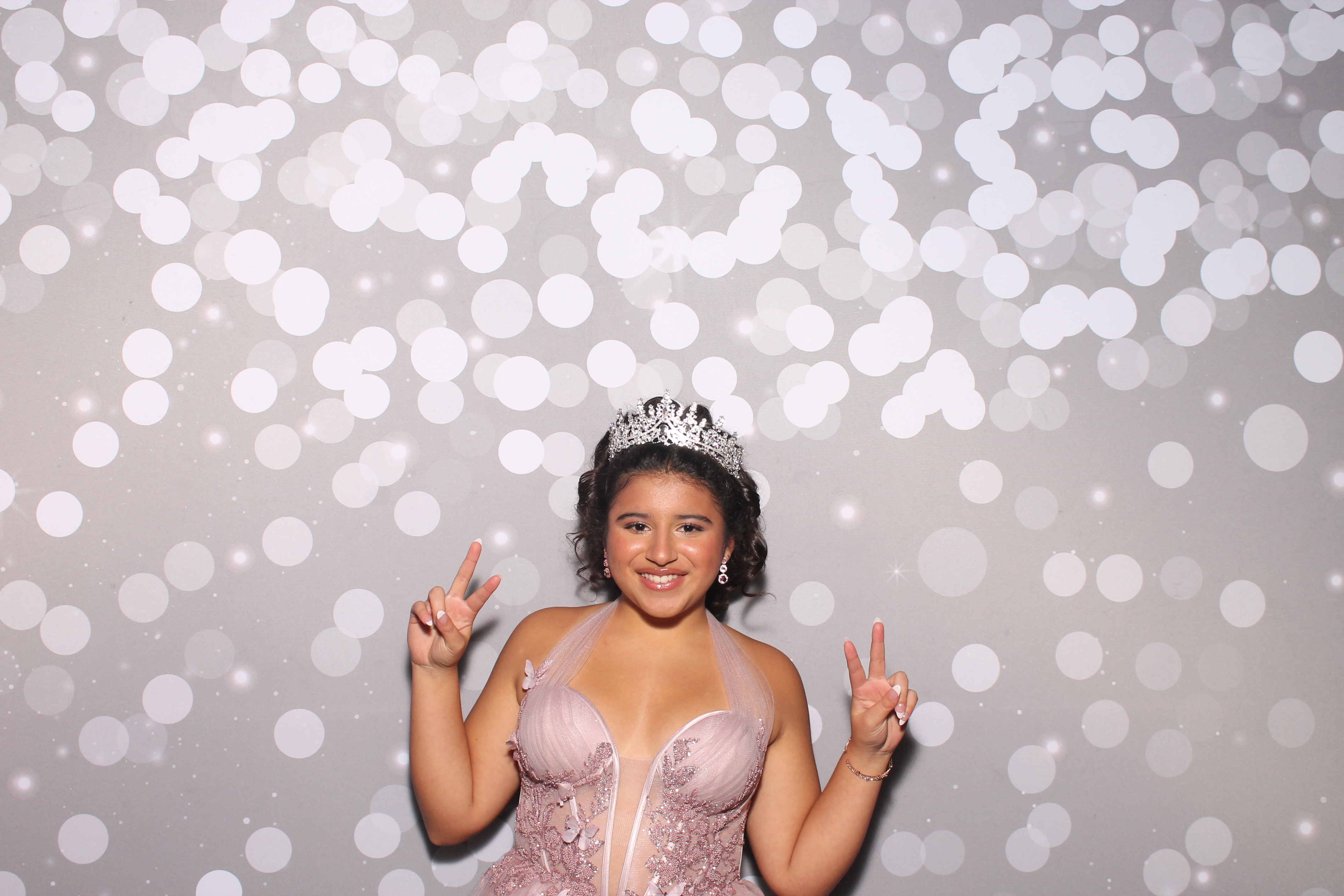 Isabela Martina's Quinceañera | View more photos from the event at gallery.photoboothcincy.com/u/PhotoBoothCincy/Isabela-Martinas-Quinceañera