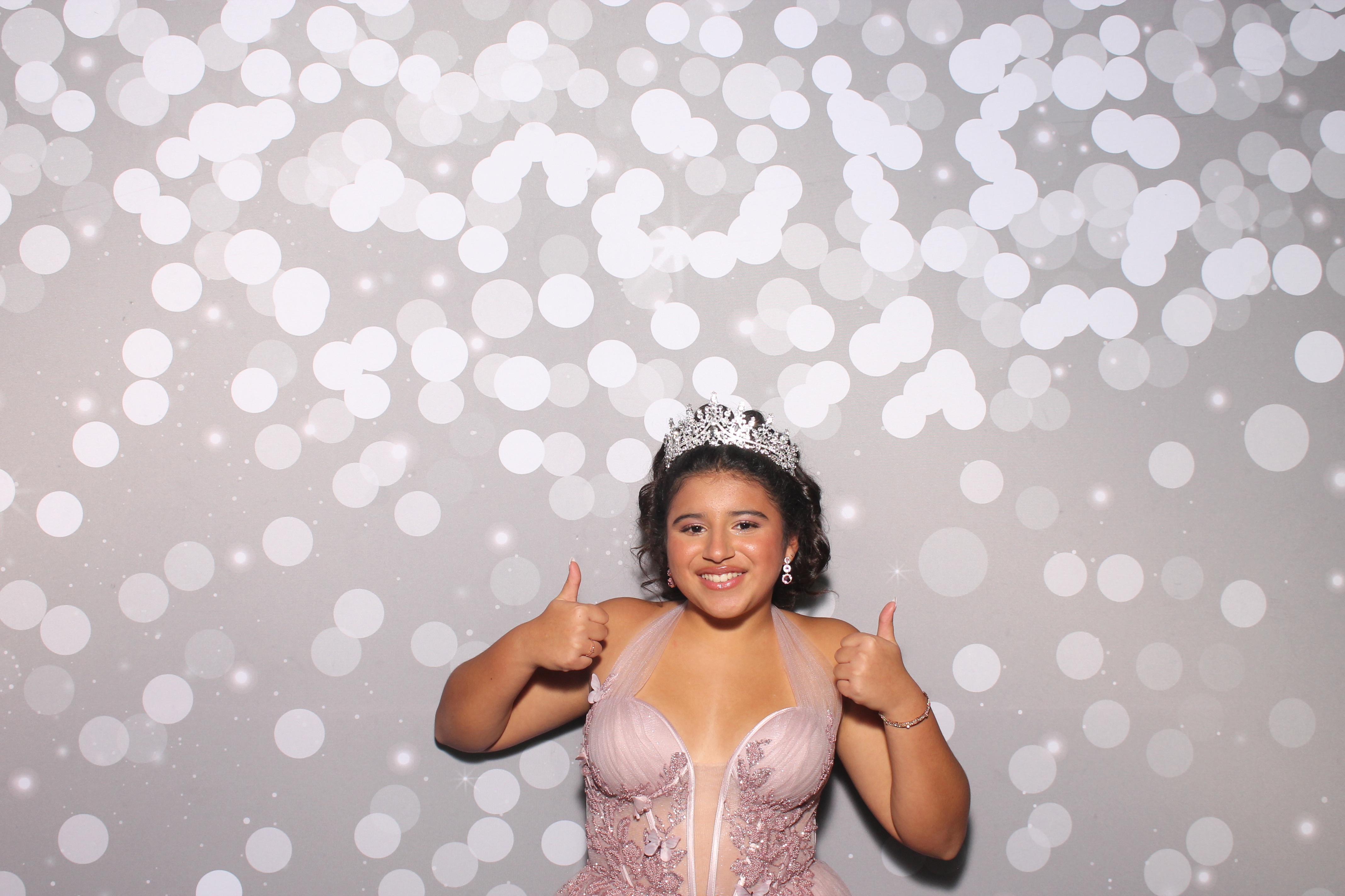 Isabela Martina's Quinceañera | View more photos from the event at gallery.photoboothcincy.com/u/PhotoBoothCincy/Isabela-Martinas-Quinceañera
