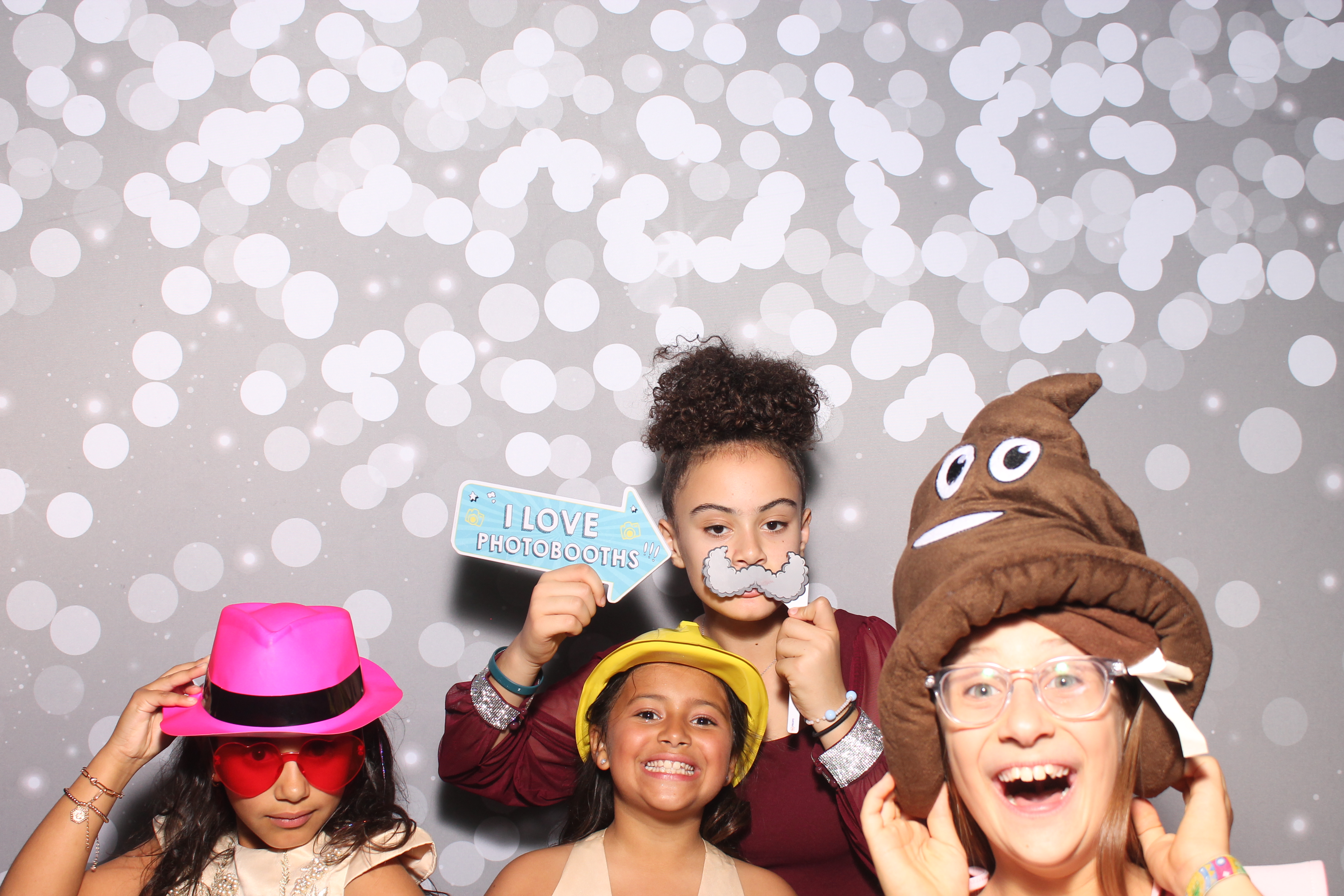 Isabela Martina's Quinceañera | View more photos from the event at gallery.photoboothcincy.com/u/PhotoBoothCincy/Isabela-Martinas-Quinceañera