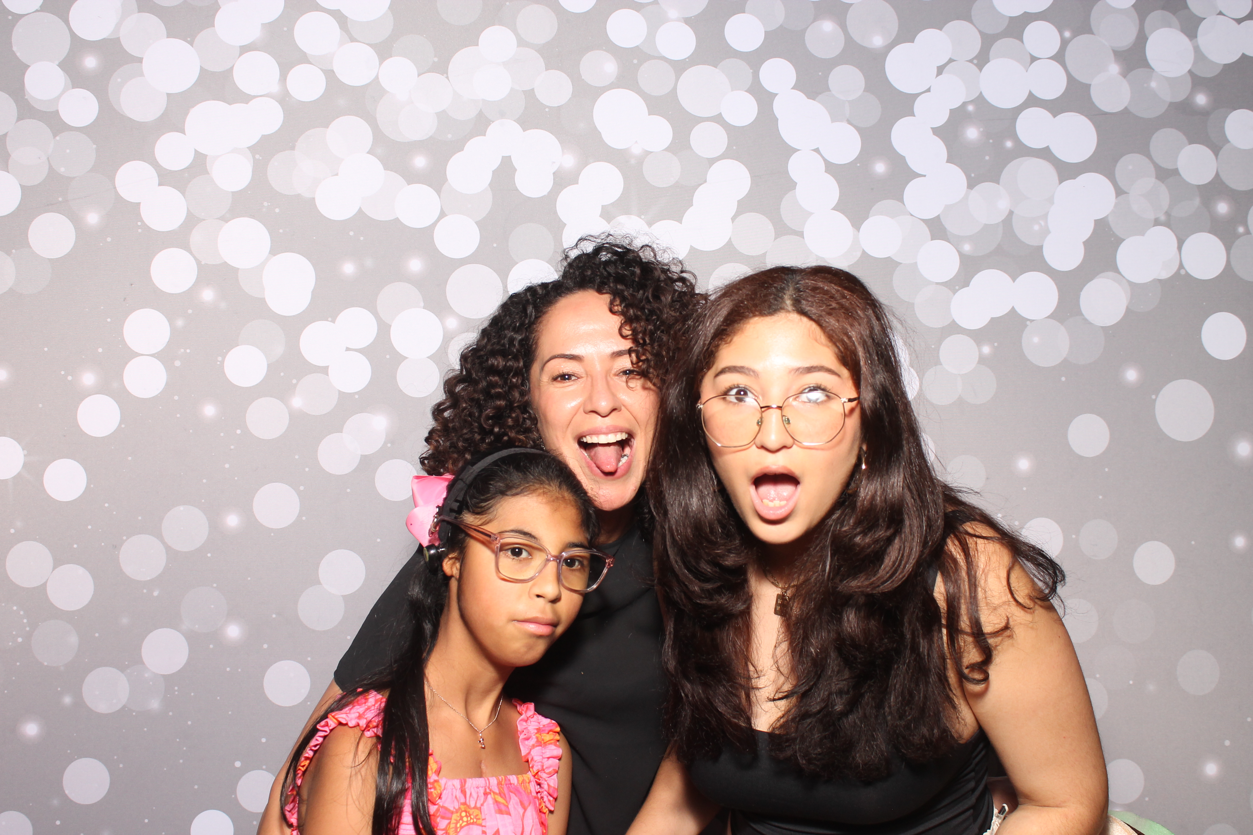 Isabela Martina's Quinceañera | View more photos from the event at gallery.photoboothcincy.com/u/PhotoBoothCincy/Isabela-Martinas-Quinceañera