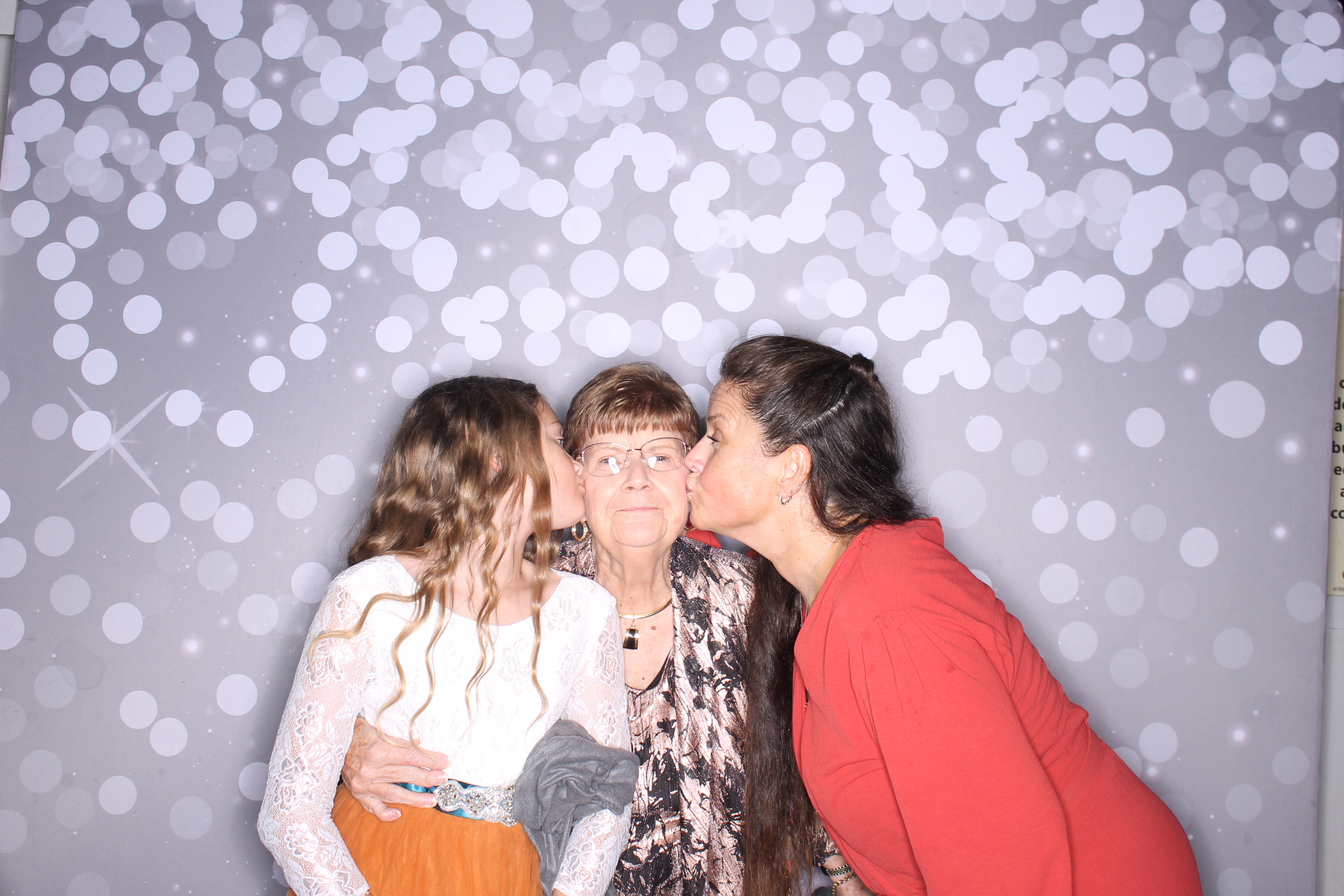 Jacob & Kaylee | View more photos from the event at gallery.photoboothcincy.com/u/PhotoBoothCincy/Jacob-Kaylee