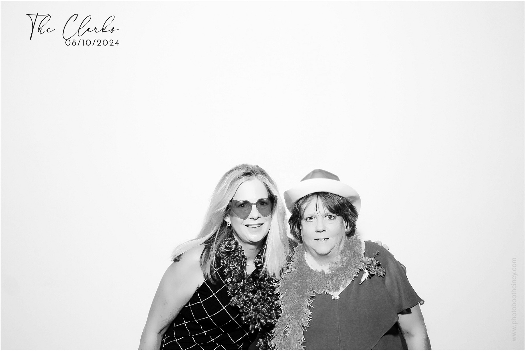 Jonathan & Rachel  | View more photos from the event at gallery.photoboothcincy.com/u/PhotoBoothCincy/Jonathan-Rachel-0