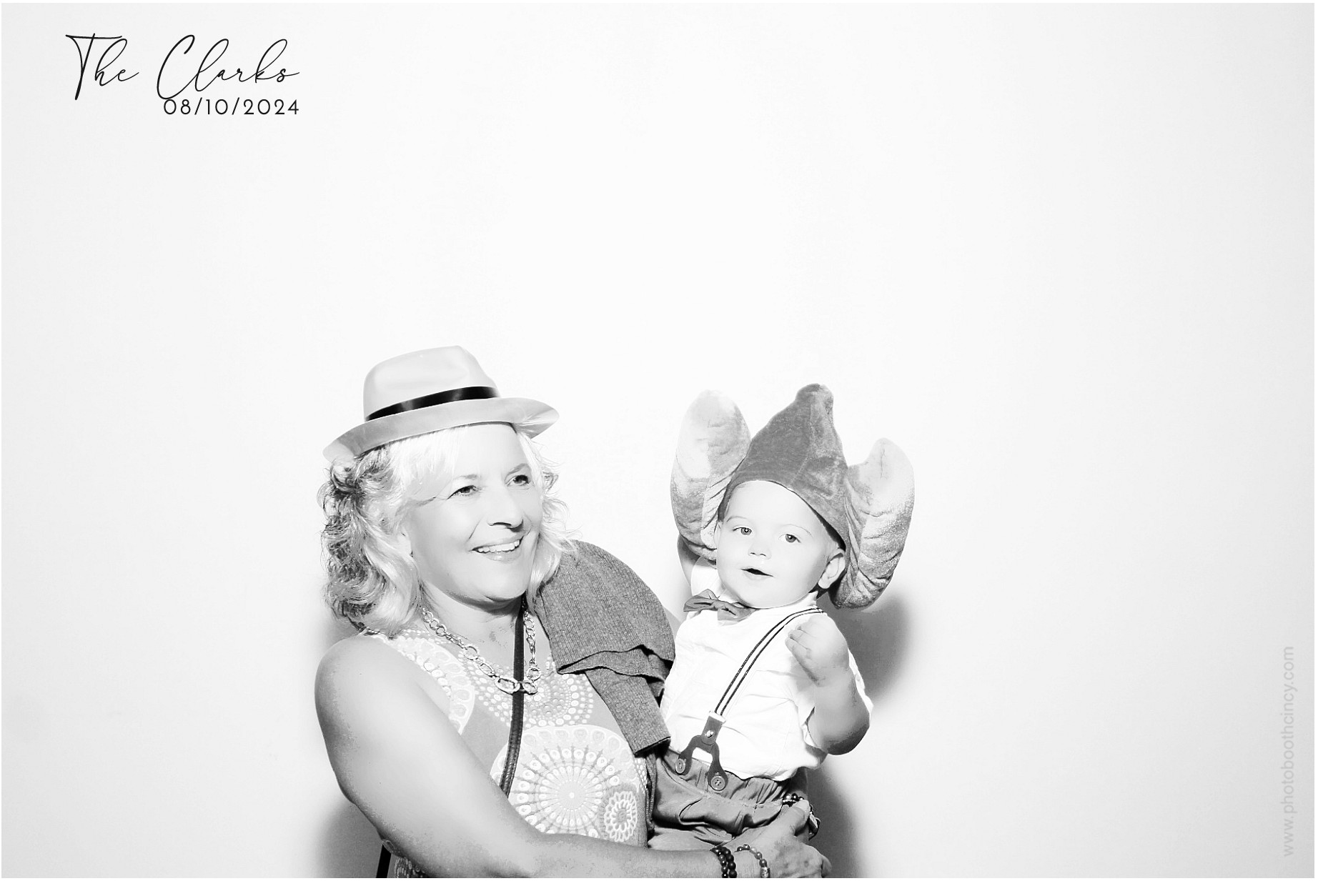 Jonathan & Rachel  | View more photos from the event at gallery.photoboothcincy.com/u/PhotoBoothCincy/Jonathan-Rachel-0