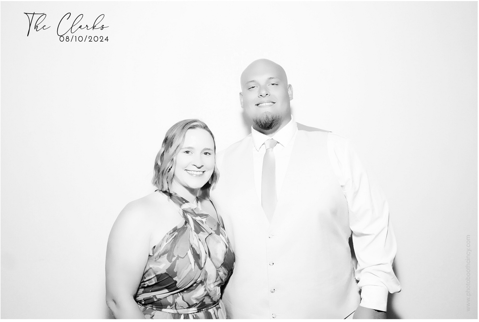 Jonathan & Rachel  | View more photos from the event at gallery.photoboothcincy.com/u/PhotoBoothCincy/Jonathan-Rachel-0