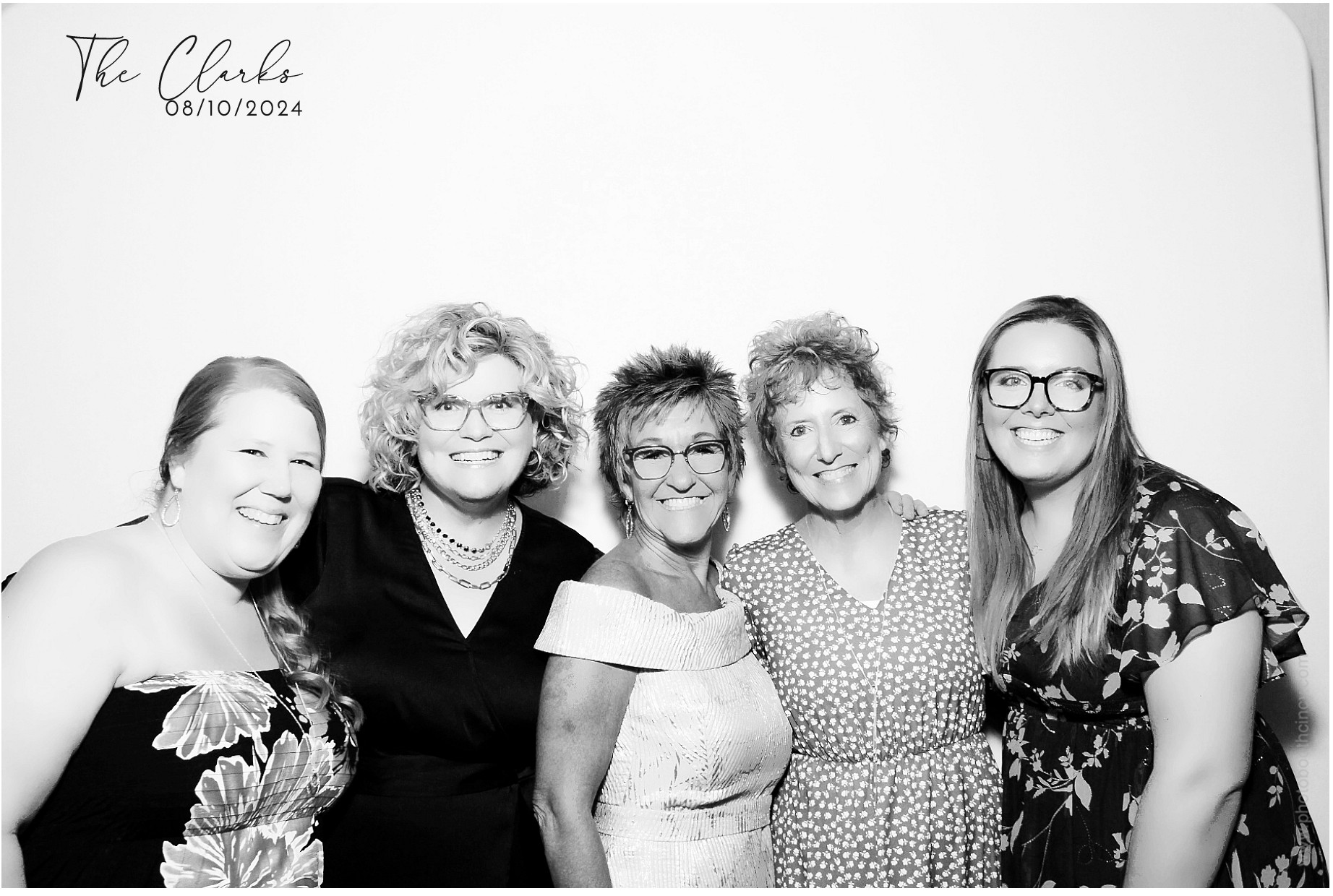Jonathan & Rachel  | View more photos from the event at gallery.photoboothcincy.com/u/PhotoBoothCincy/Jonathan-Rachel-0