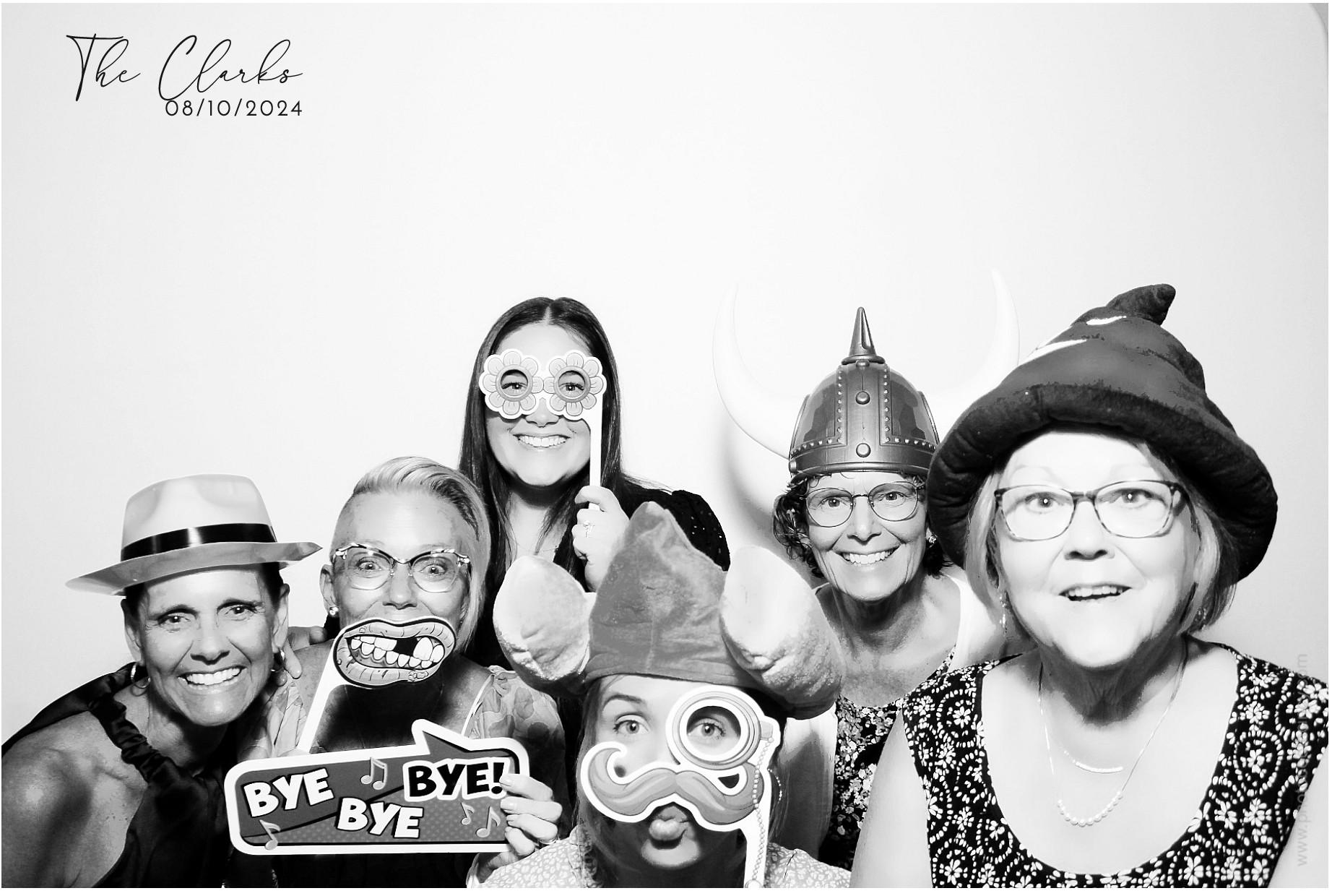 Jonathan & Rachel  | View more photos from the event at gallery.photoboothcincy.com/u/PhotoBoothCincy/Jonathan-Rachel-0
