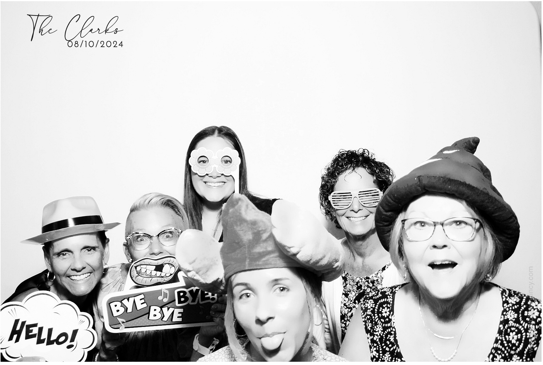 Jonathan & Rachel  | View more photos from the event at gallery.photoboothcincy.com/u/PhotoBoothCincy/Jonathan-Rachel-0