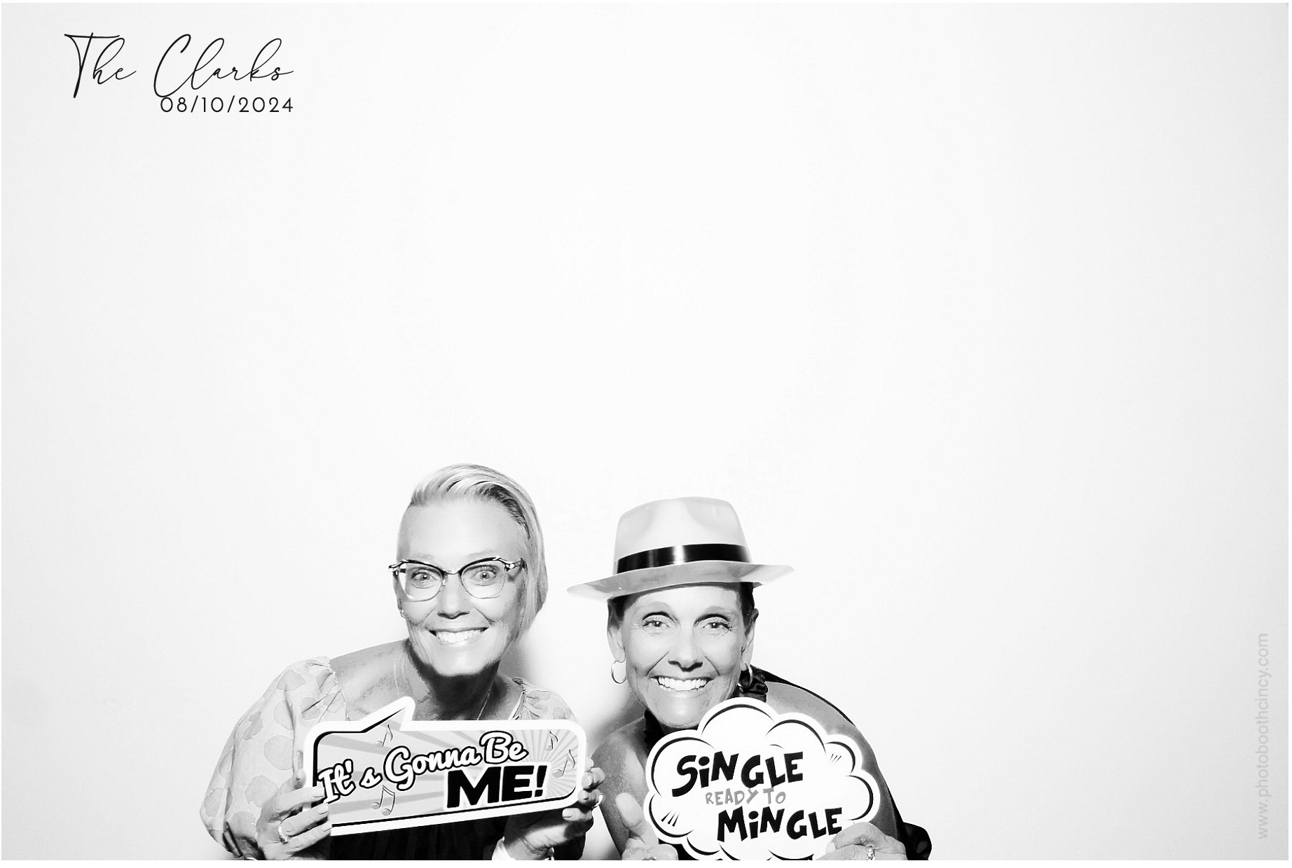 Jonathan & Rachel  | View more photos from the event at gallery.photoboothcincy.com/u/PhotoBoothCincy/Jonathan-Rachel-0