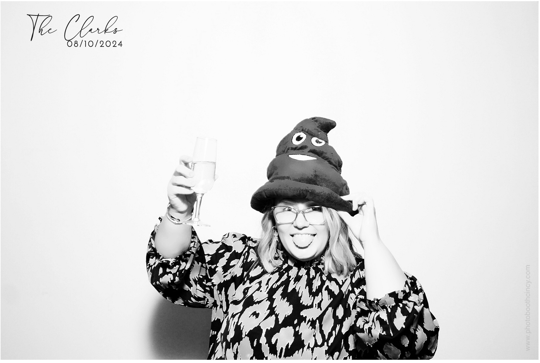 Jonathan & Rachel  | View more photos from the event at gallery.photoboothcincy.com/u/PhotoBoothCincy/Jonathan-Rachel-0
