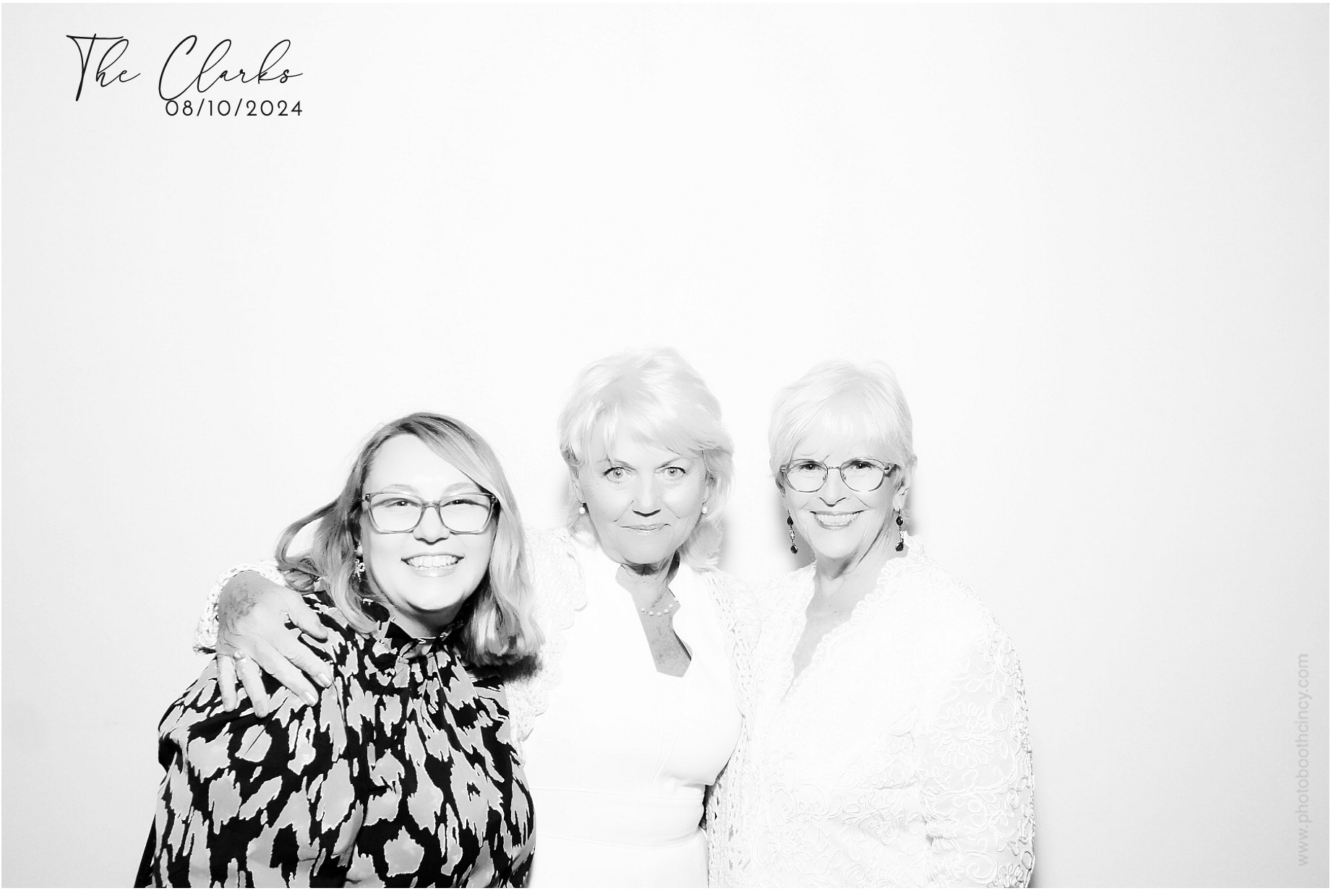 Jonathan & Rachel  | View more photos from the event at gallery.photoboothcincy.com/u/PhotoBoothCincy/Jonathan-Rachel-0