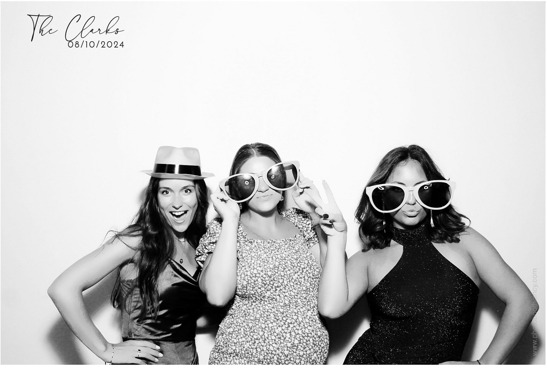Jonathan & Rachel  | View more photos from the event at gallery.photoboothcincy.com/u/PhotoBoothCincy/Jonathan-Rachel-0