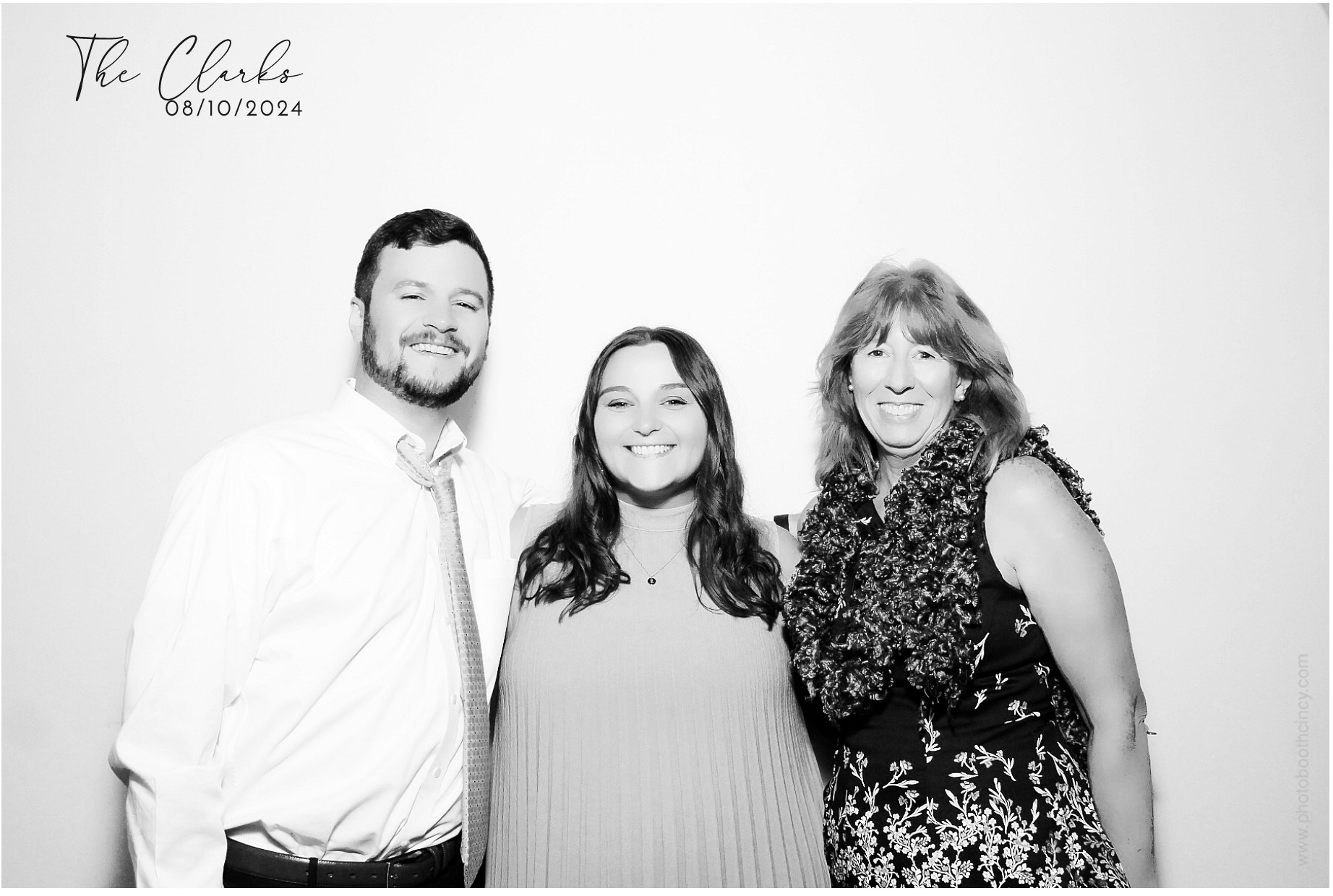 Jonathan & Rachel  | View more photos from the event at gallery.photoboothcincy.com/u/PhotoBoothCincy/Jonathan-Rachel-0
