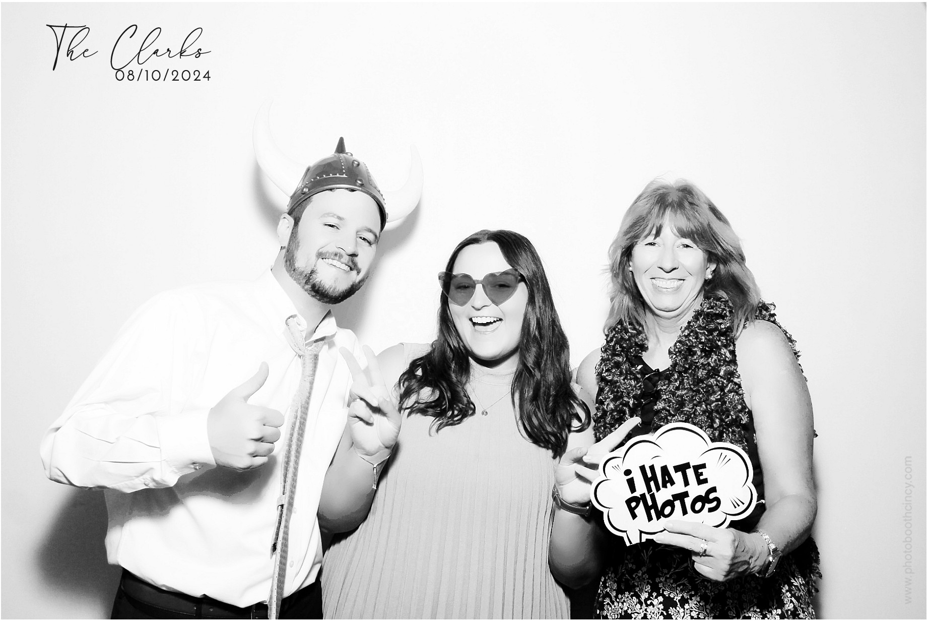 Jonathan & Rachel  | View more photos from the event at gallery.photoboothcincy.com/u/PhotoBoothCincy/Jonathan-Rachel-0