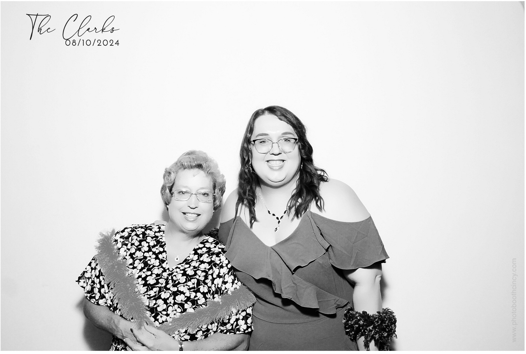 Jonathan & Rachel  | View more photos from the event at gallery.photoboothcincy.com/u/PhotoBoothCincy/Jonathan-Rachel-0