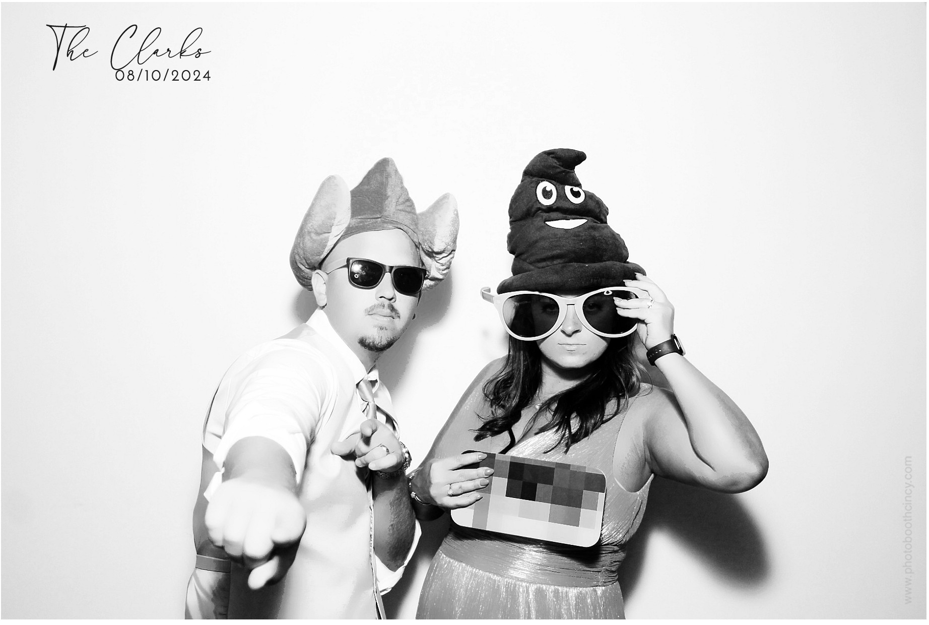 Jonathan & Rachel  | View more photos from the event at gallery.photoboothcincy.com/u/PhotoBoothCincy/Jonathan-Rachel-0