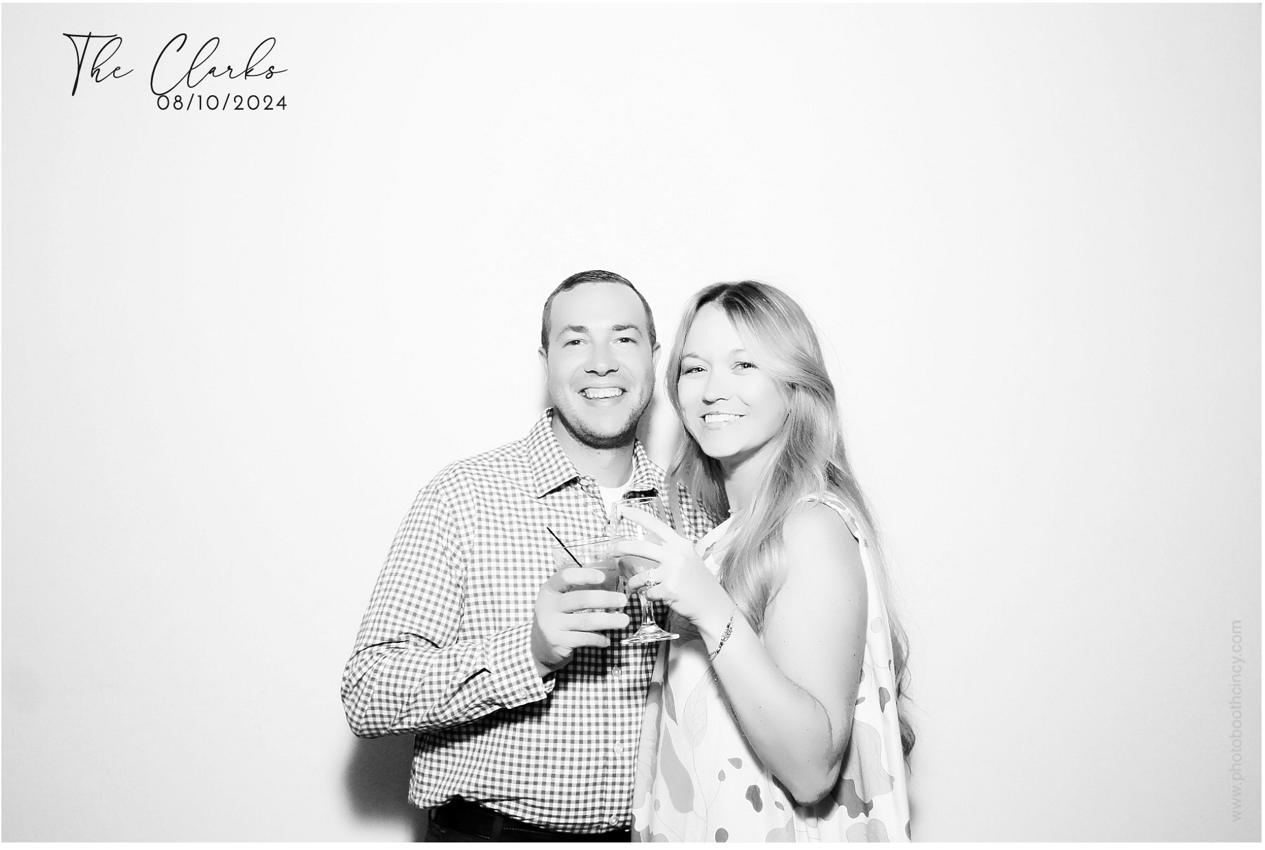 Jonathan & Rachel  | View more photos from the event at gallery.photoboothcincy.com/u/PhotoBoothCincy/Jonathan-Rachel-0