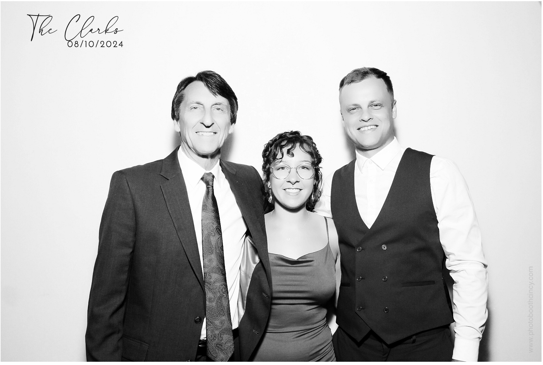 Jonathan & Rachel  | View more photos from the event at gallery.photoboothcincy.com/u/PhotoBoothCincy/Jonathan-Rachel-0