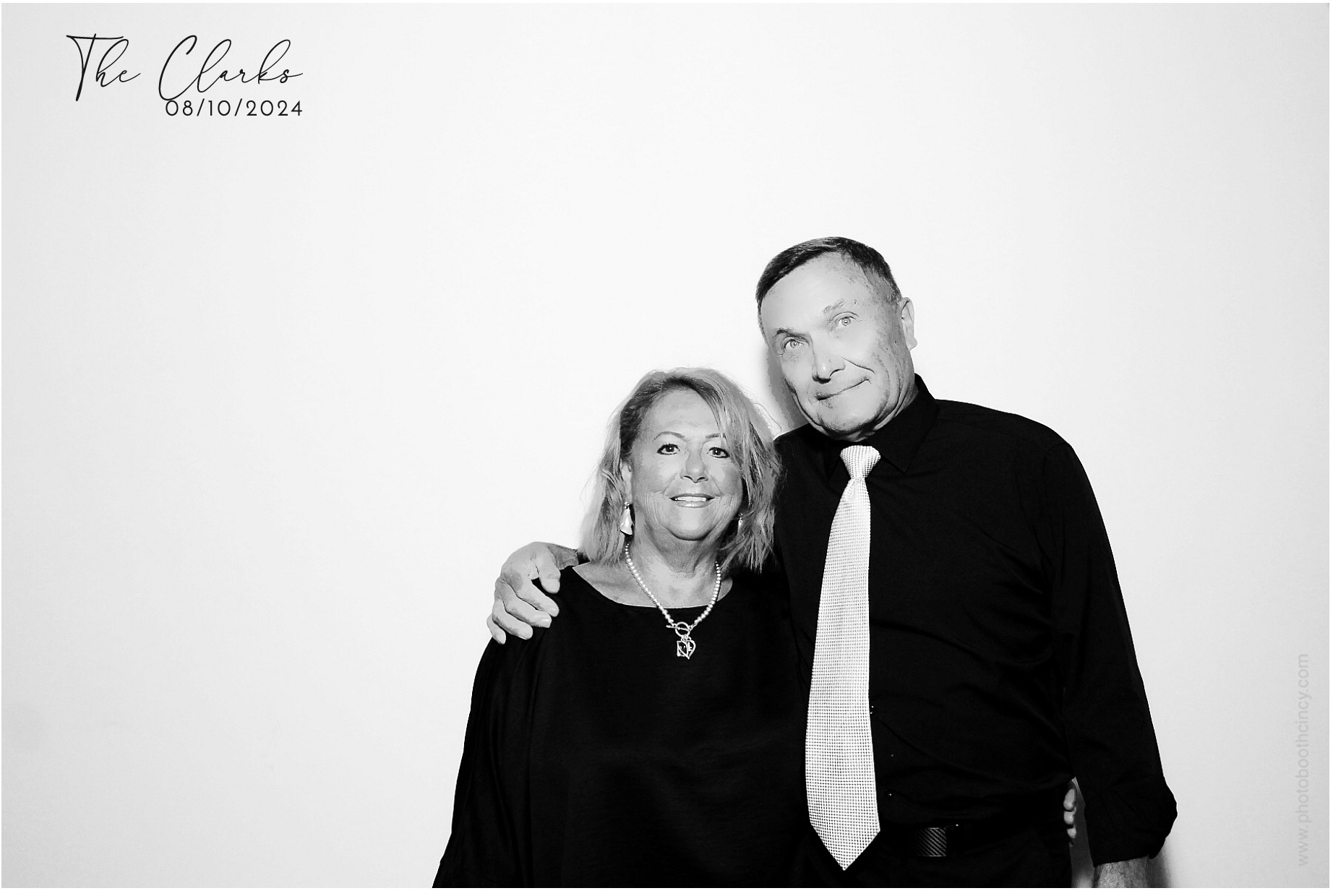 Jonathan & Rachel  | View more photos from the event at gallery.photoboothcincy.com/u/PhotoBoothCincy/Jonathan-Rachel-0