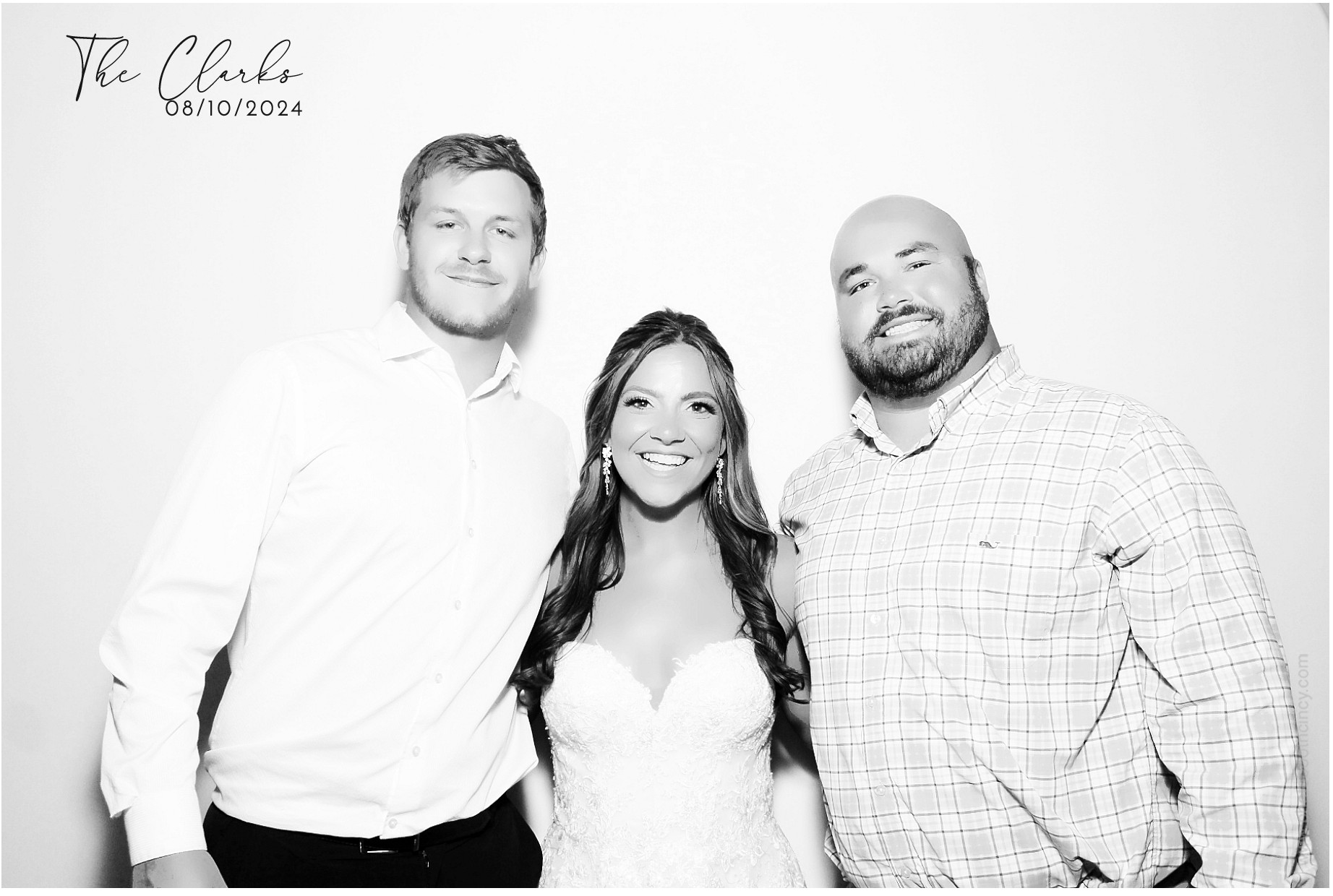 Jonathan & Rachel  | View more photos from the event at gallery.photoboothcincy.com/u/PhotoBoothCincy/Jonathan-Rachel-0