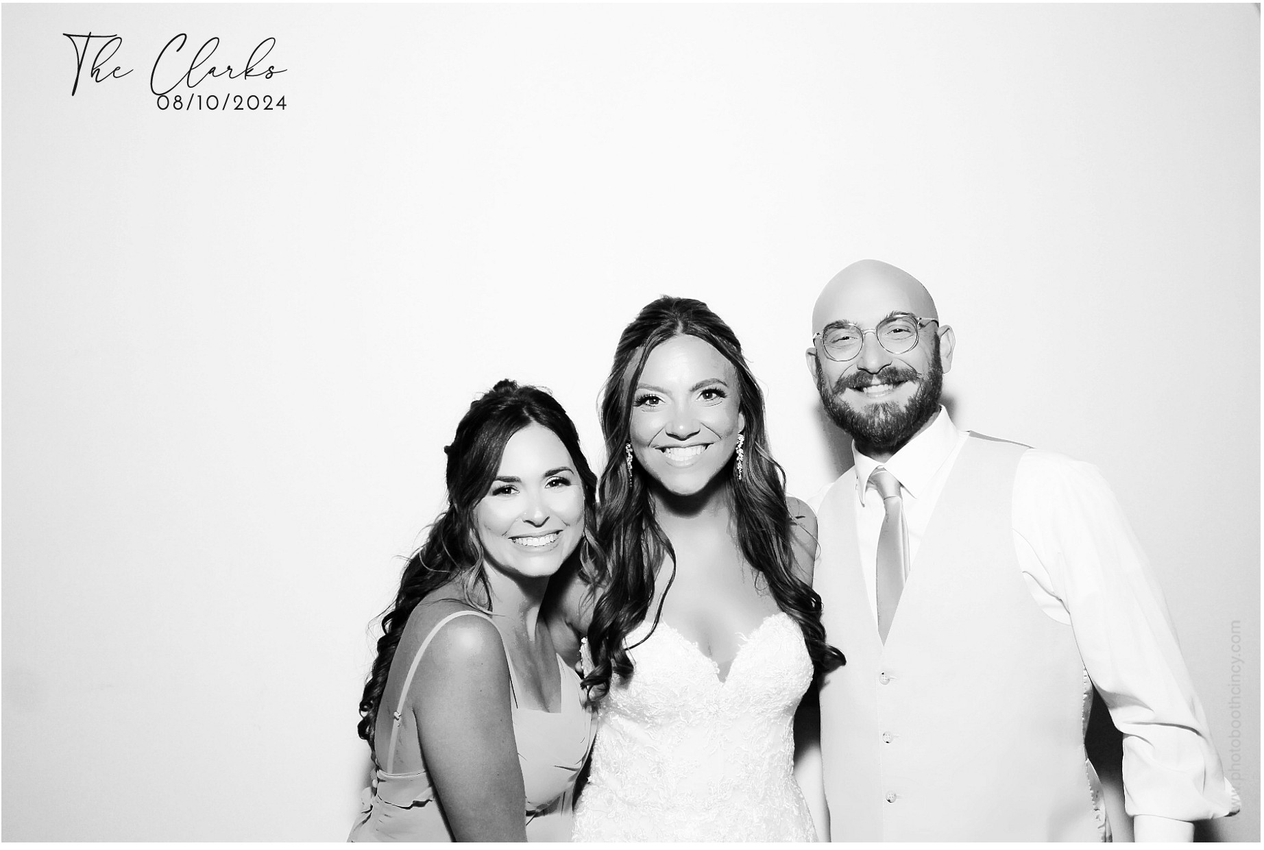 Jonathan & Rachel  | View more photos from the event at gallery.photoboothcincy.com/u/PhotoBoothCincy/Jonathan-Rachel-0