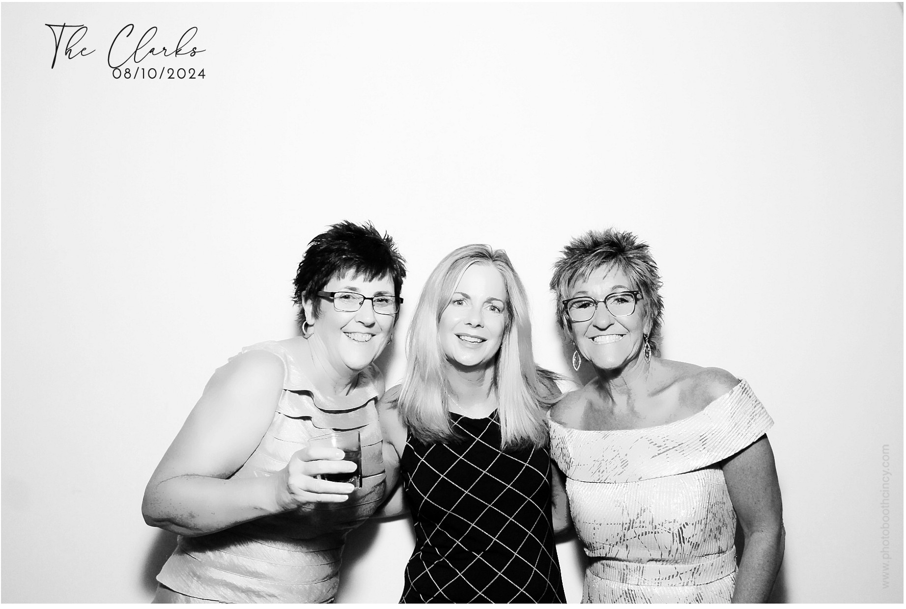 Jonathan & Rachel  | View more photos from the event at gallery.photoboothcincy.com/u/PhotoBoothCincy/Jonathan-Rachel-0