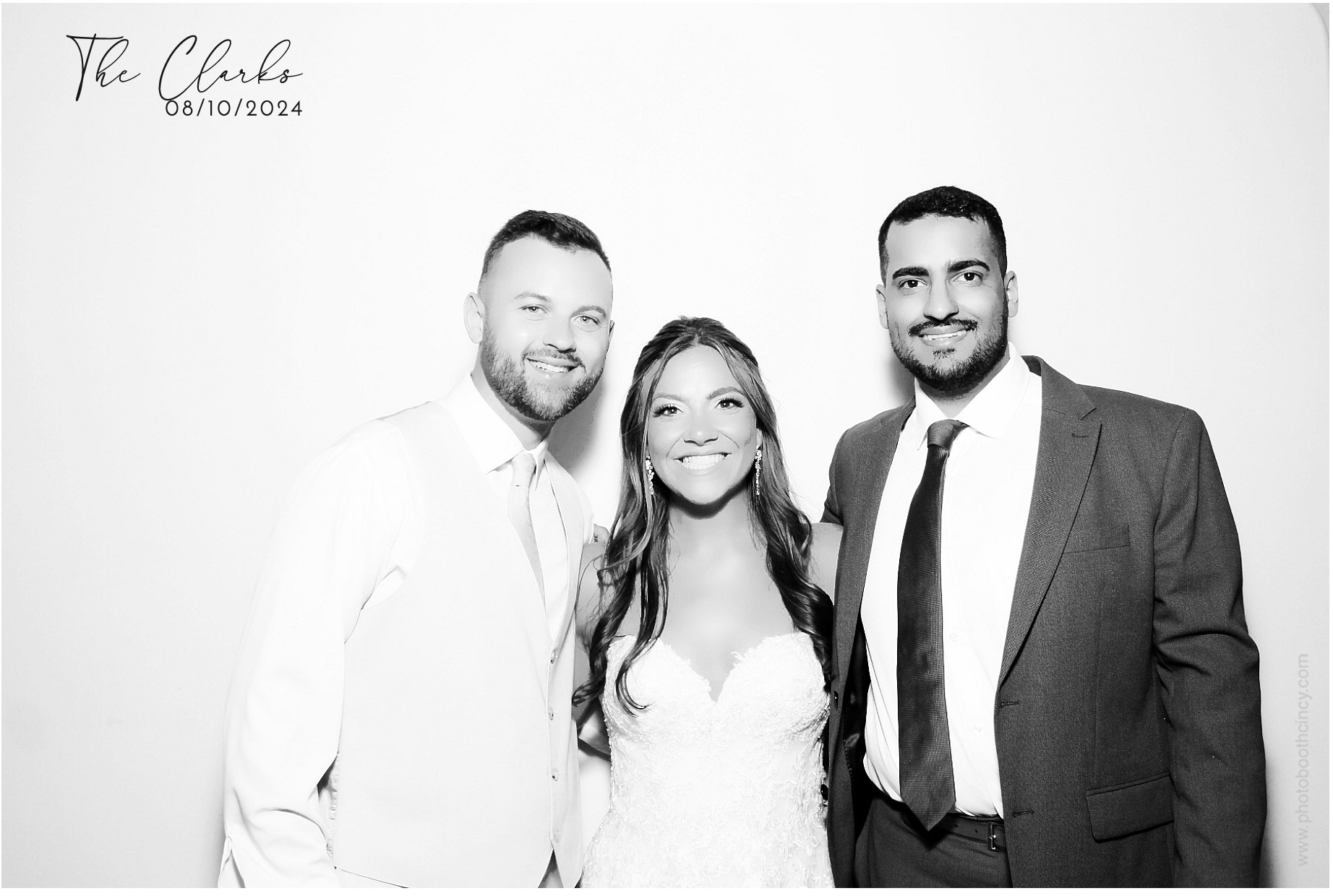 Jonathan & Rachel  | View more photos from the event at gallery.photoboothcincy.com/u/PhotoBoothCincy/Jonathan-Rachel-0