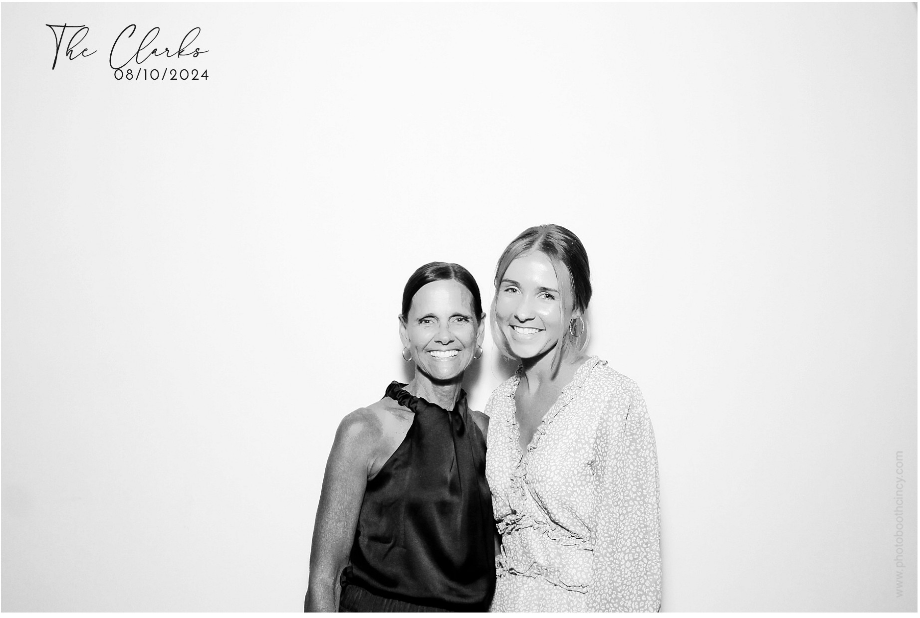 Jonathan & Rachel  | View more photos from the event at gallery.photoboothcincy.com/u/PhotoBoothCincy/Jonathan-Rachel-0