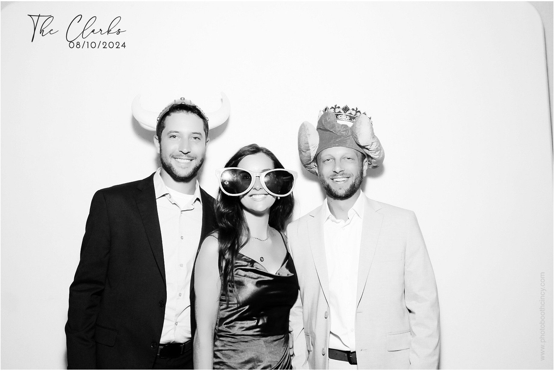 Jonathan & Rachel  | View more photos from the event at gallery.photoboothcincy.com/u/PhotoBoothCincy/Jonathan-Rachel-0