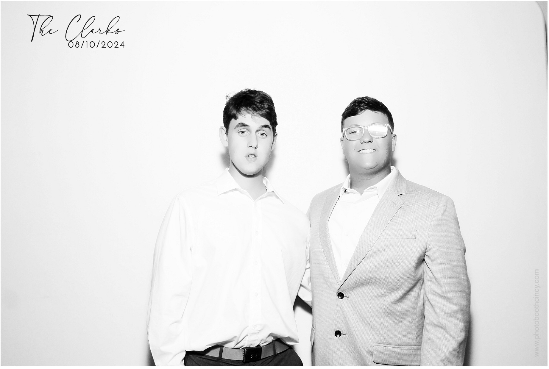 Jonathan & Rachel  | View more photos from the event at gallery.photoboothcincy.com/u/PhotoBoothCincy/Jonathan-Rachel-0