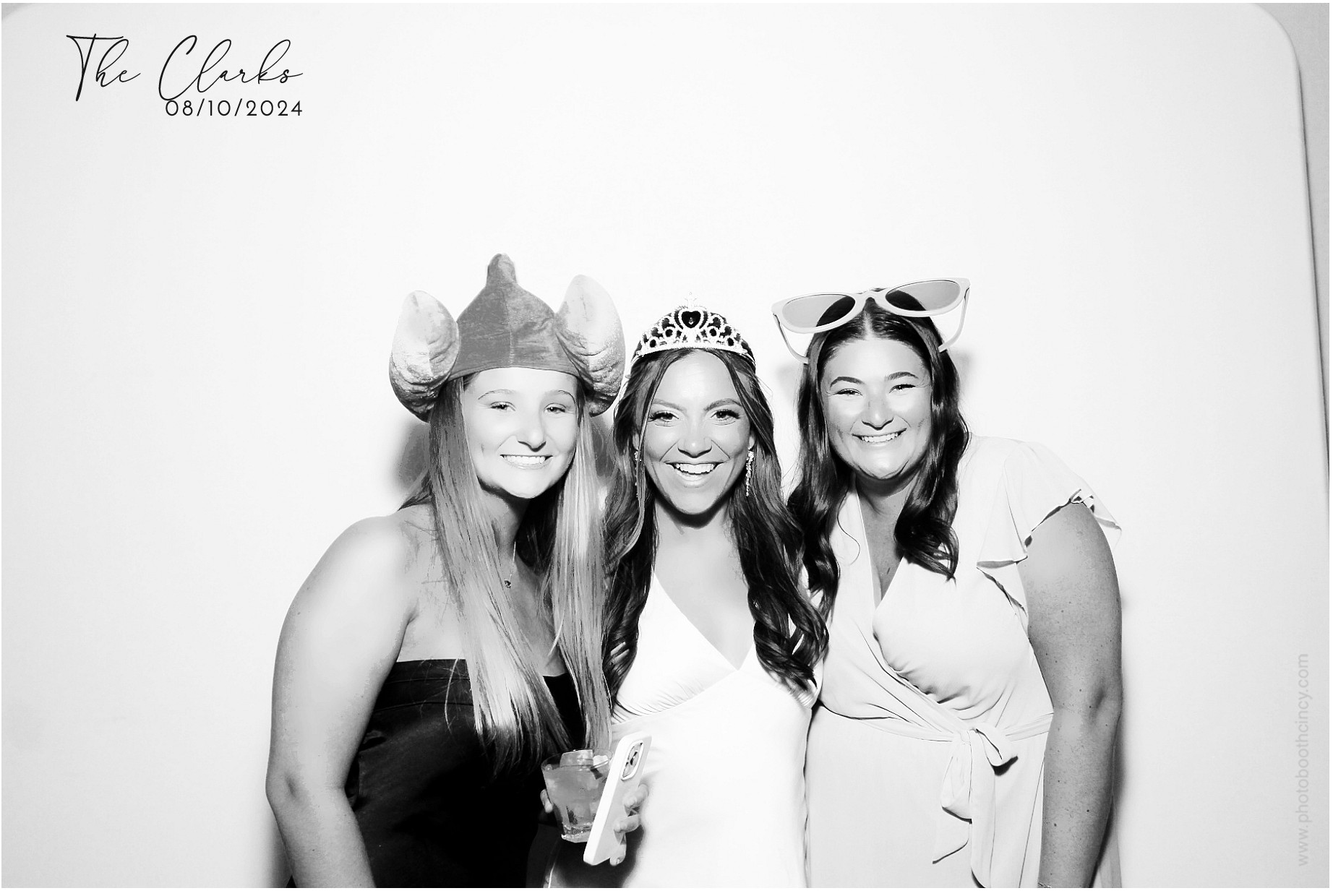 Jonathan & Rachel  | View more photos from the event at gallery.photoboothcincy.com/u/PhotoBoothCincy/Jonathan-Rachel-0