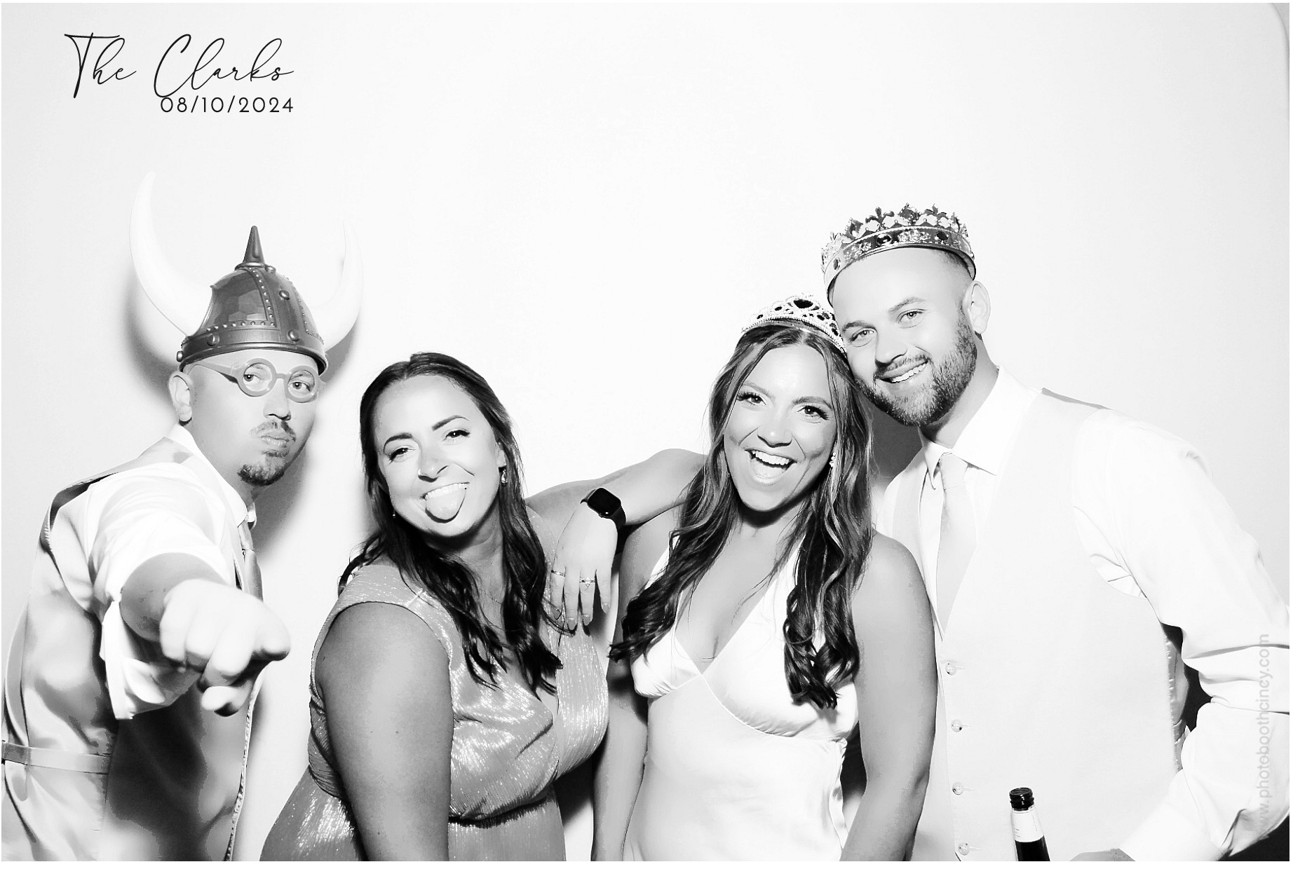 Jonathan & Rachel  | View more photos from the event at gallery.photoboothcincy.com/u/PhotoBoothCincy/Jonathan-Rachel-0
