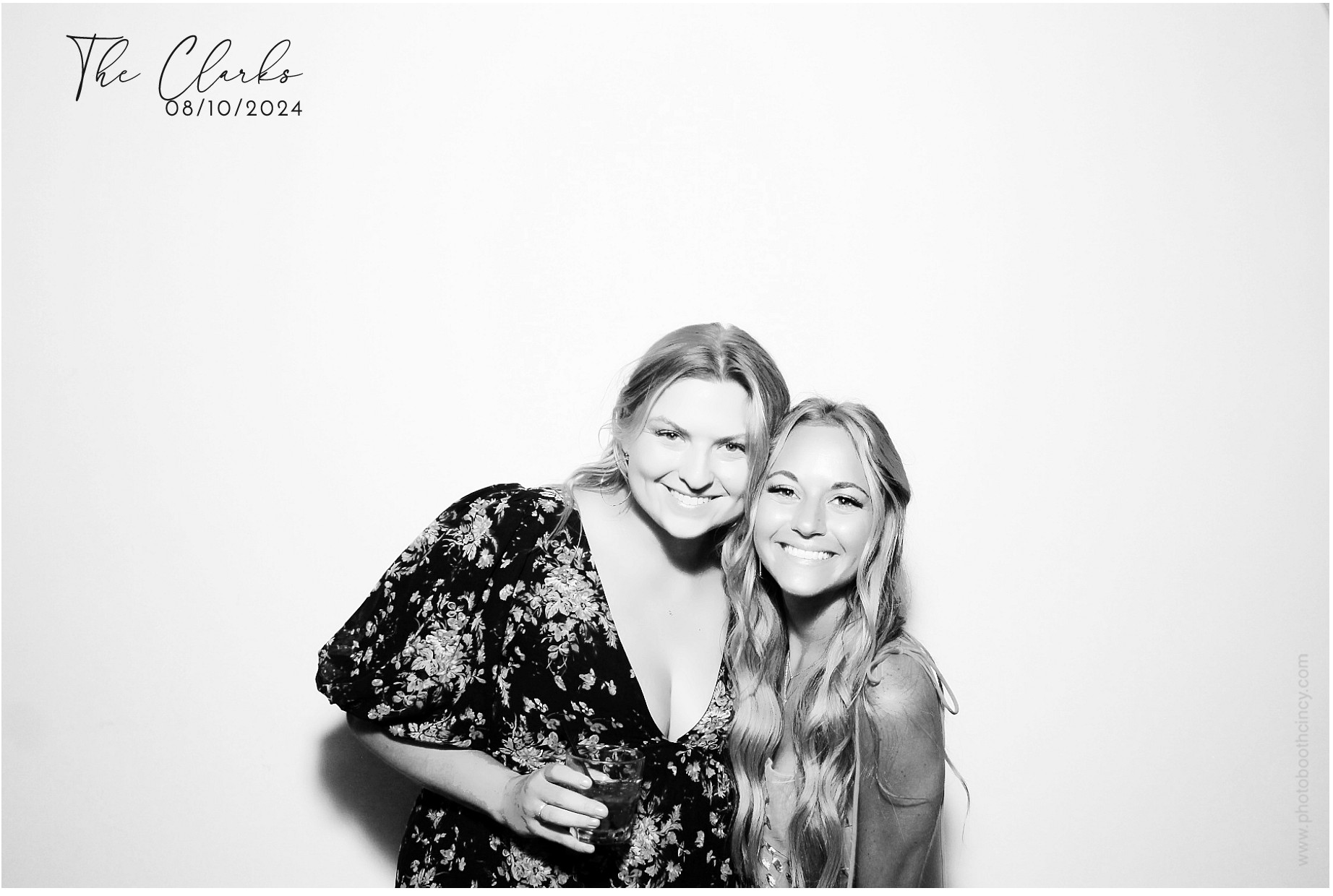 Jonathan & Rachel  | View more photos from the event at gallery.photoboothcincy.com/u/PhotoBoothCincy/Jonathan-Rachel-0
