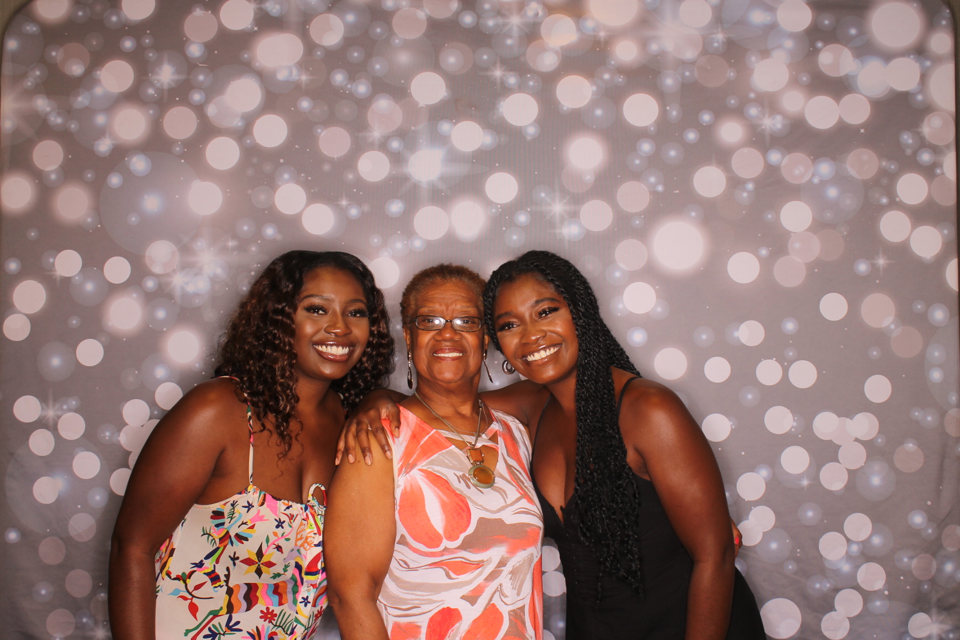 Jossell Family Reunion | View more photos from the event at gallery.photoboothcincy.com/u/PhotoBoothCincy/Jossell-Family-Reunion