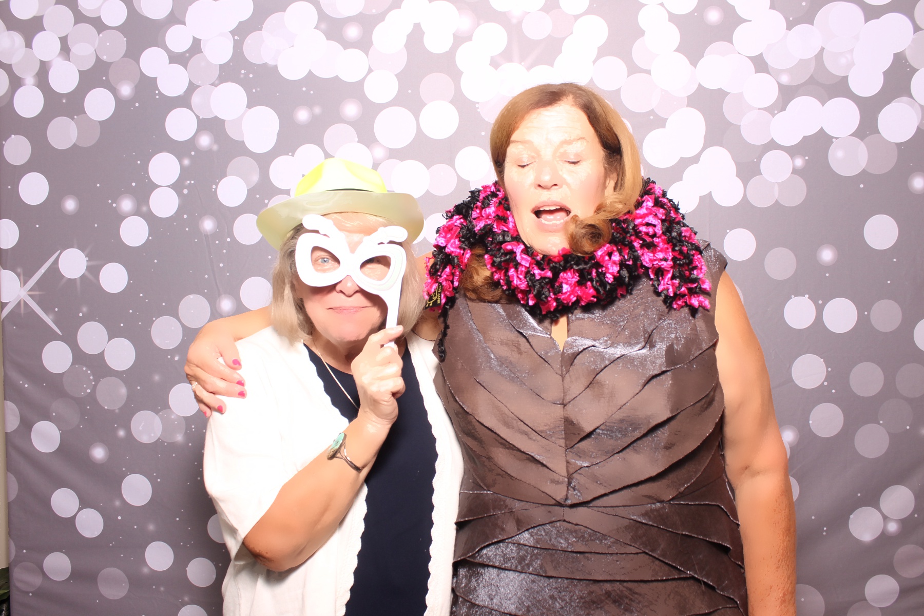 Kari & Randy Reception | View more photos from the event at gallery.photoboothcincy.com/u/PhotoBoothCincy/Kari-Randy-Reception