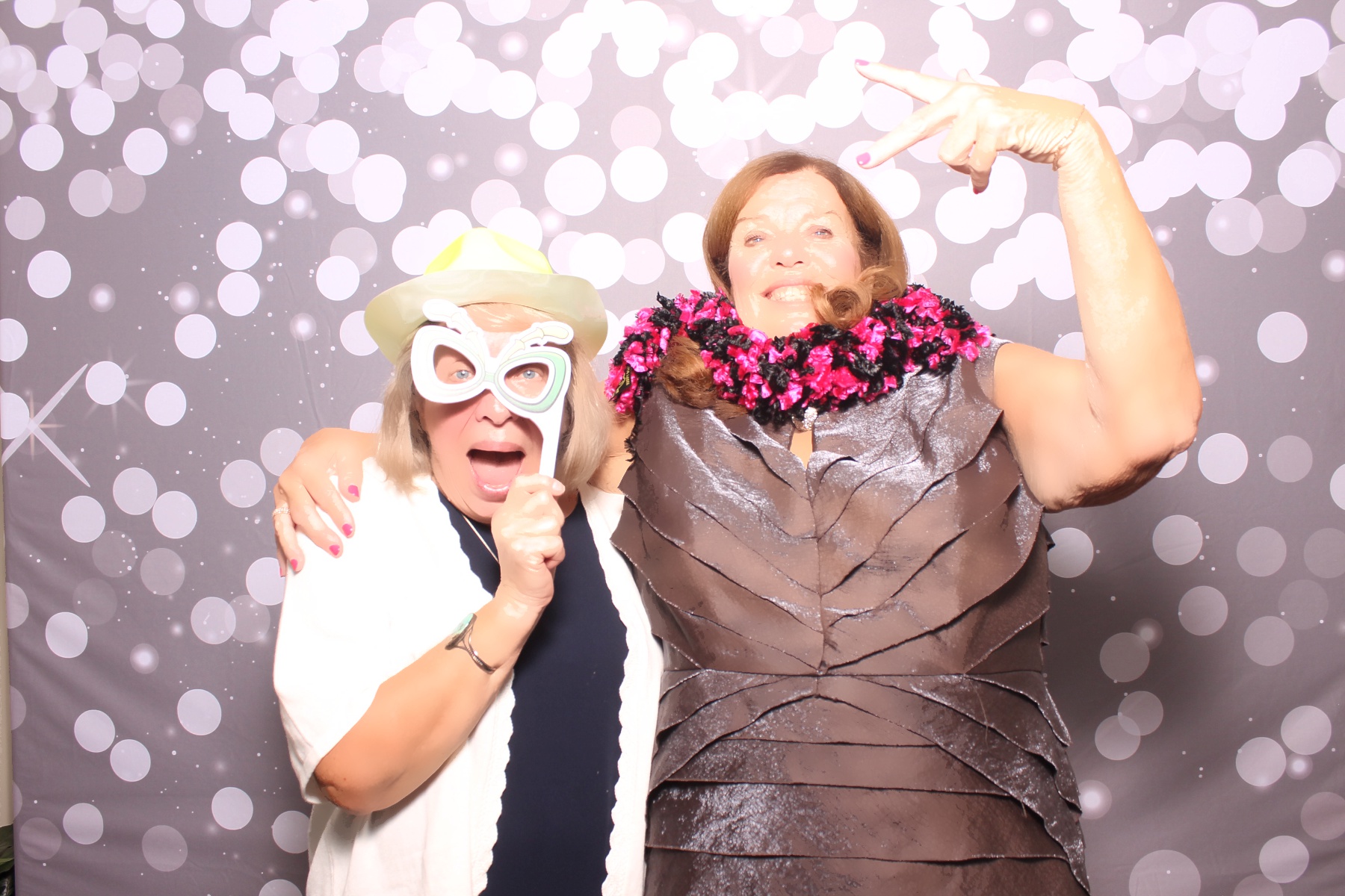 Kari & Randy Reception | View more photos from the event at gallery.photoboothcincy.com/u/PhotoBoothCincy/Kari-Randy-Reception