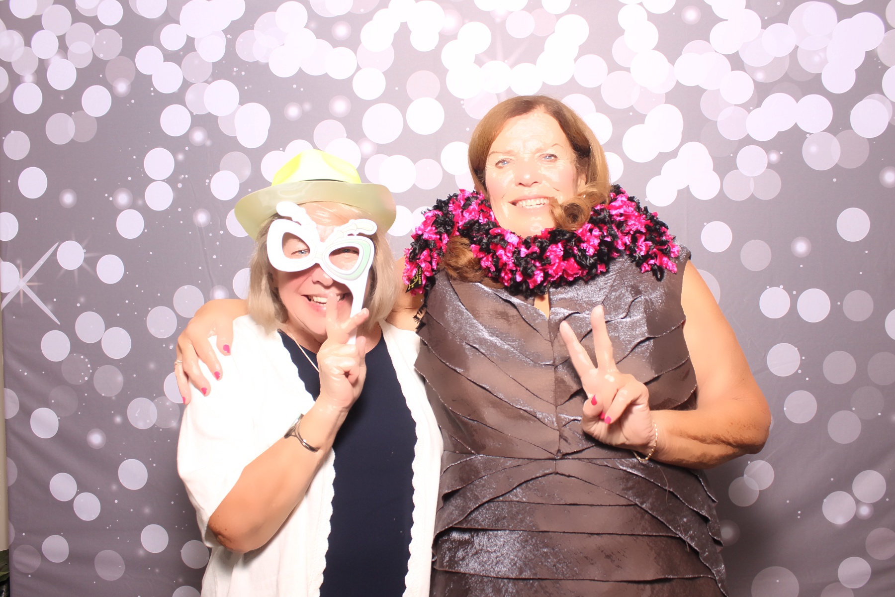 Kari & Randy Reception | View more photos from the event at gallery.photoboothcincy.com/u/PhotoBoothCincy/Kari-Randy-Reception