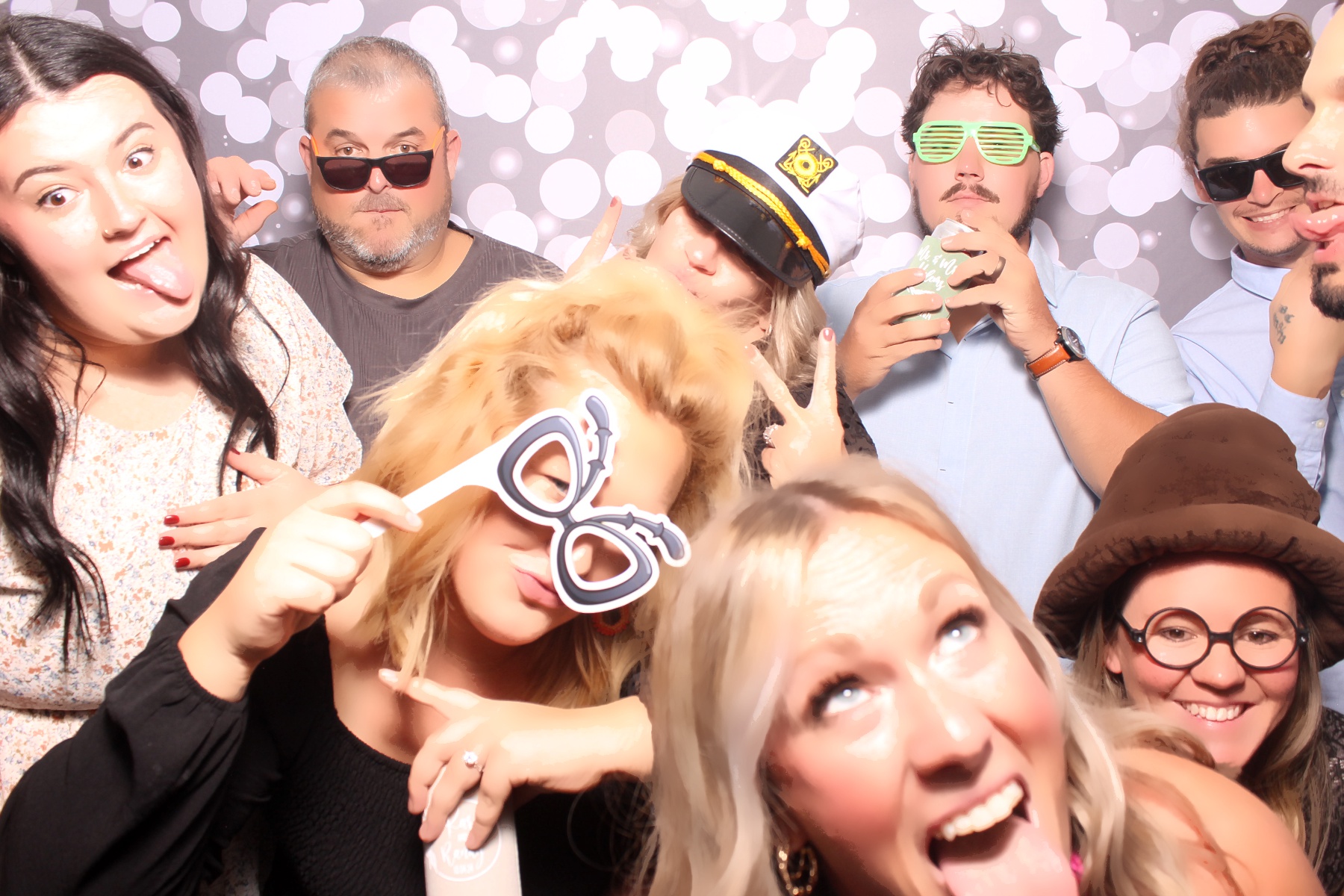 Kari & Randy Reception | View more photos from the event at gallery.photoboothcincy.com/u/PhotoBoothCincy/Kari-Randy-Reception