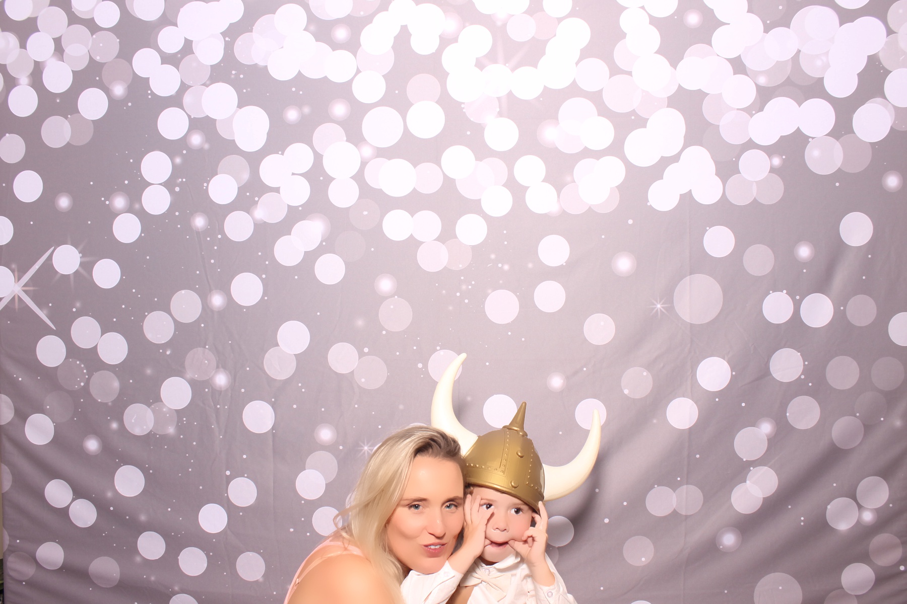 Kari & Randy Reception | View more photos from the event at gallery.photoboothcincy.com/u/PhotoBoothCincy/Kari-Randy-Reception