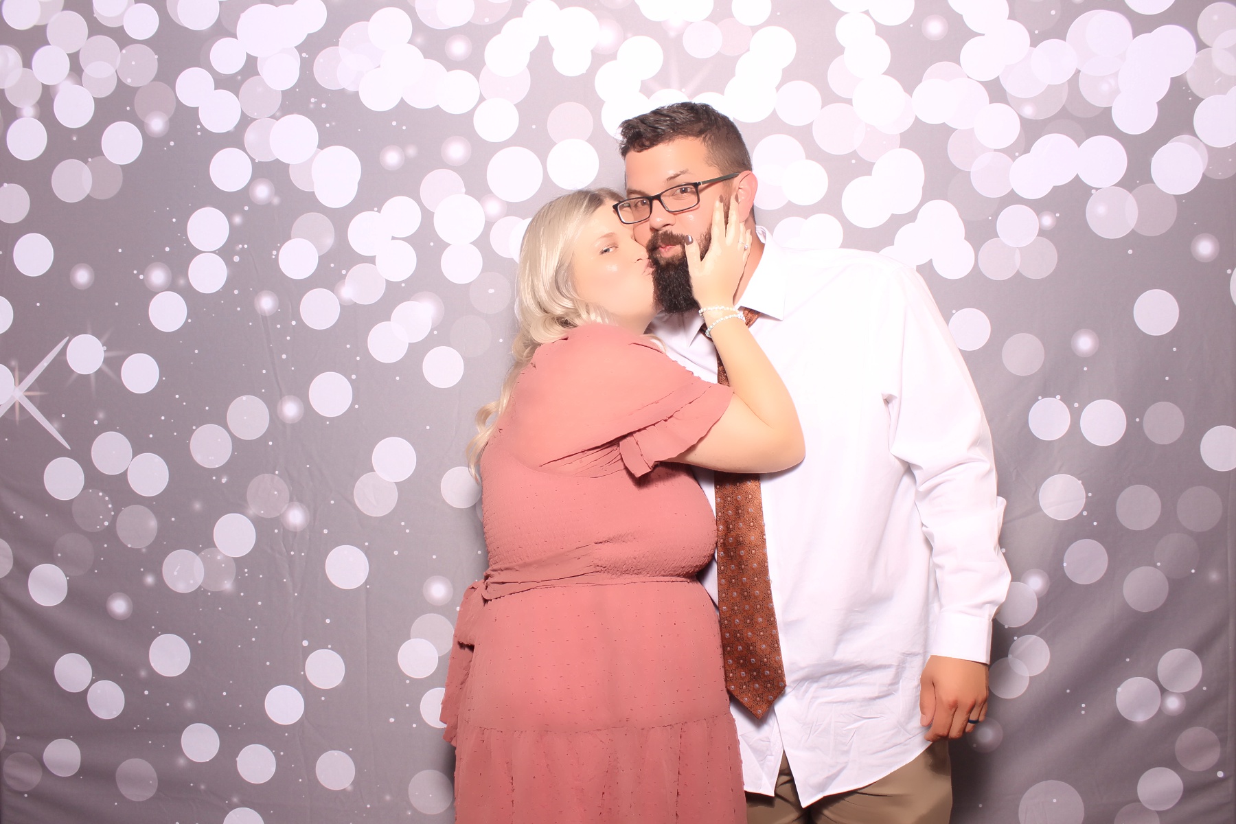 Kari & Randy Reception | View more photos from the event at gallery.photoboothcincy.com/u/PhotoBoothCincy/Kari-Randy-Reception