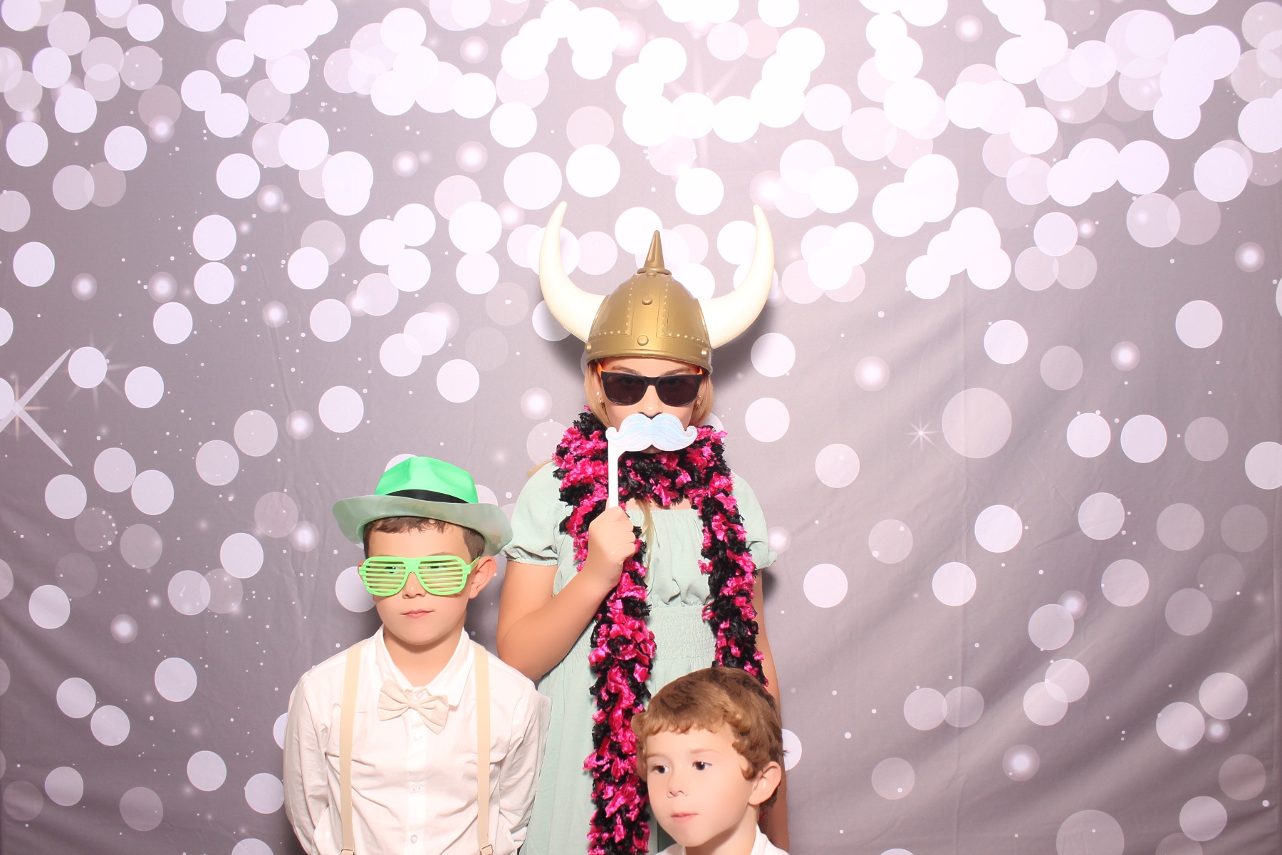 Kari & Randy Reception | View more photos from the event at gallery.photoboothcincy.com/u/PhotoBoothCincy/Kari-Randy-Reception